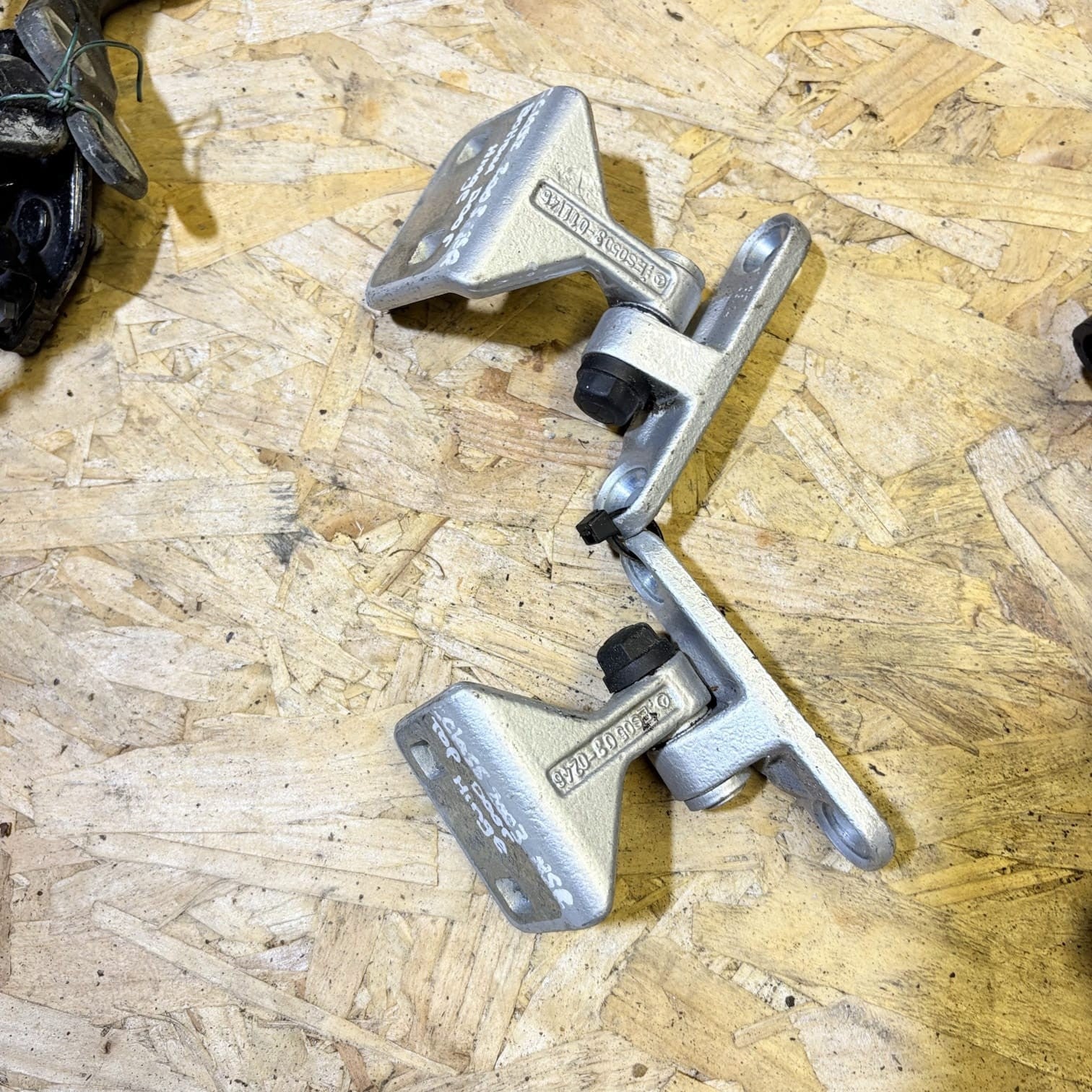 MERCEDES CLS W219 NSR PASSENGER FRONT REAR DOOR HINGE HINGES