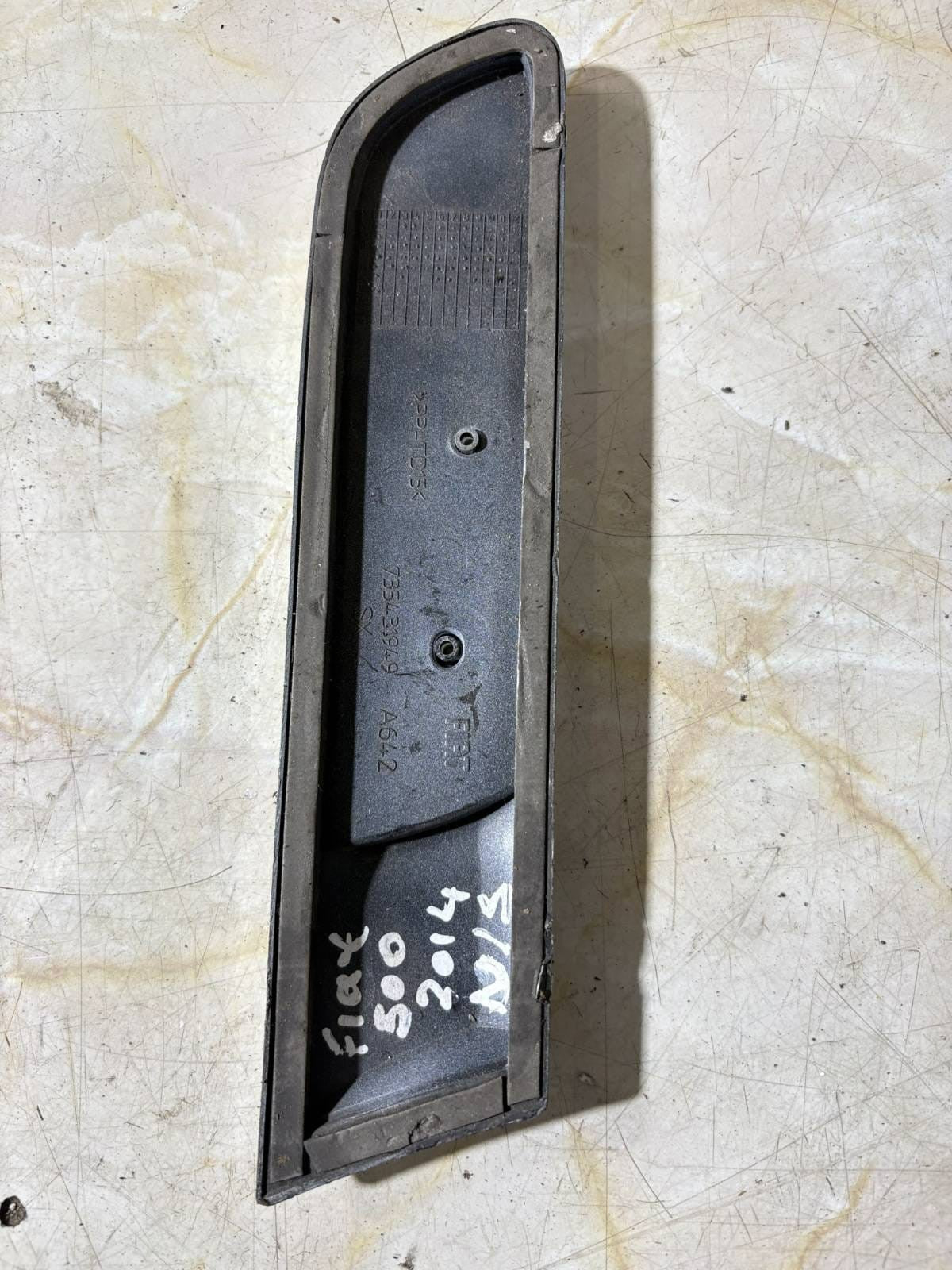 2014 FIAT 500 PASSENGER SIDE REAR DOOR MODLDING TRIM COVER 735431949