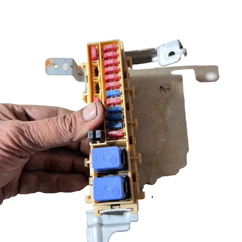 Nissan Cube Interior Under Dash Fuse Box 2 Pin Plug