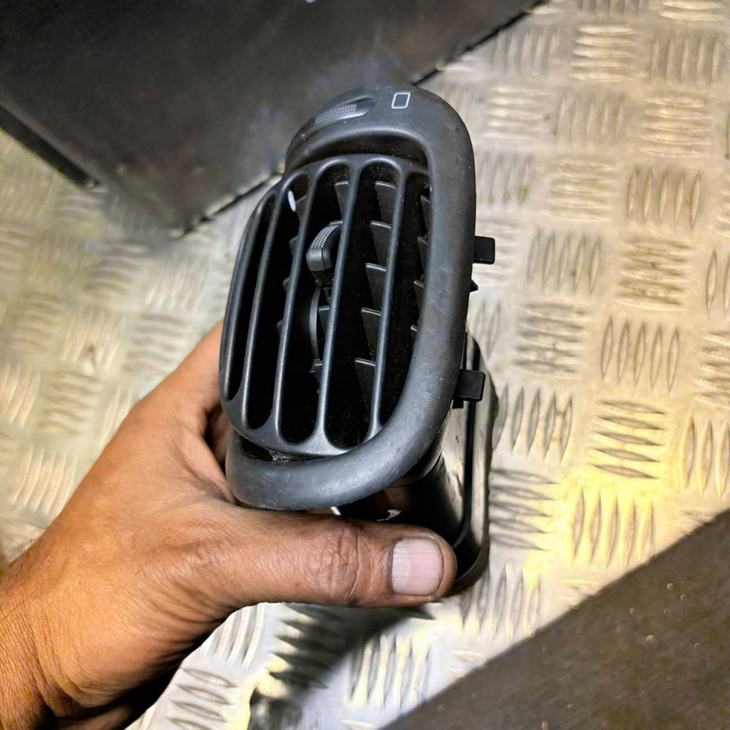 Peugeot 206 Dashboard Heater Air Vent Front Right Driver O/S 9632184377 98-09