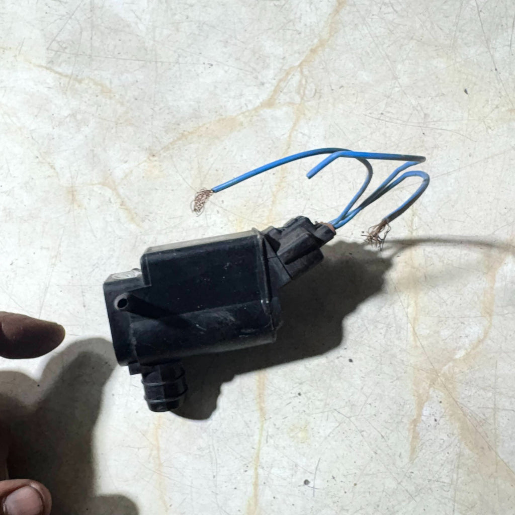 TOYOTA AVENSIS WINDSCREEN WASHER PUMP 12V