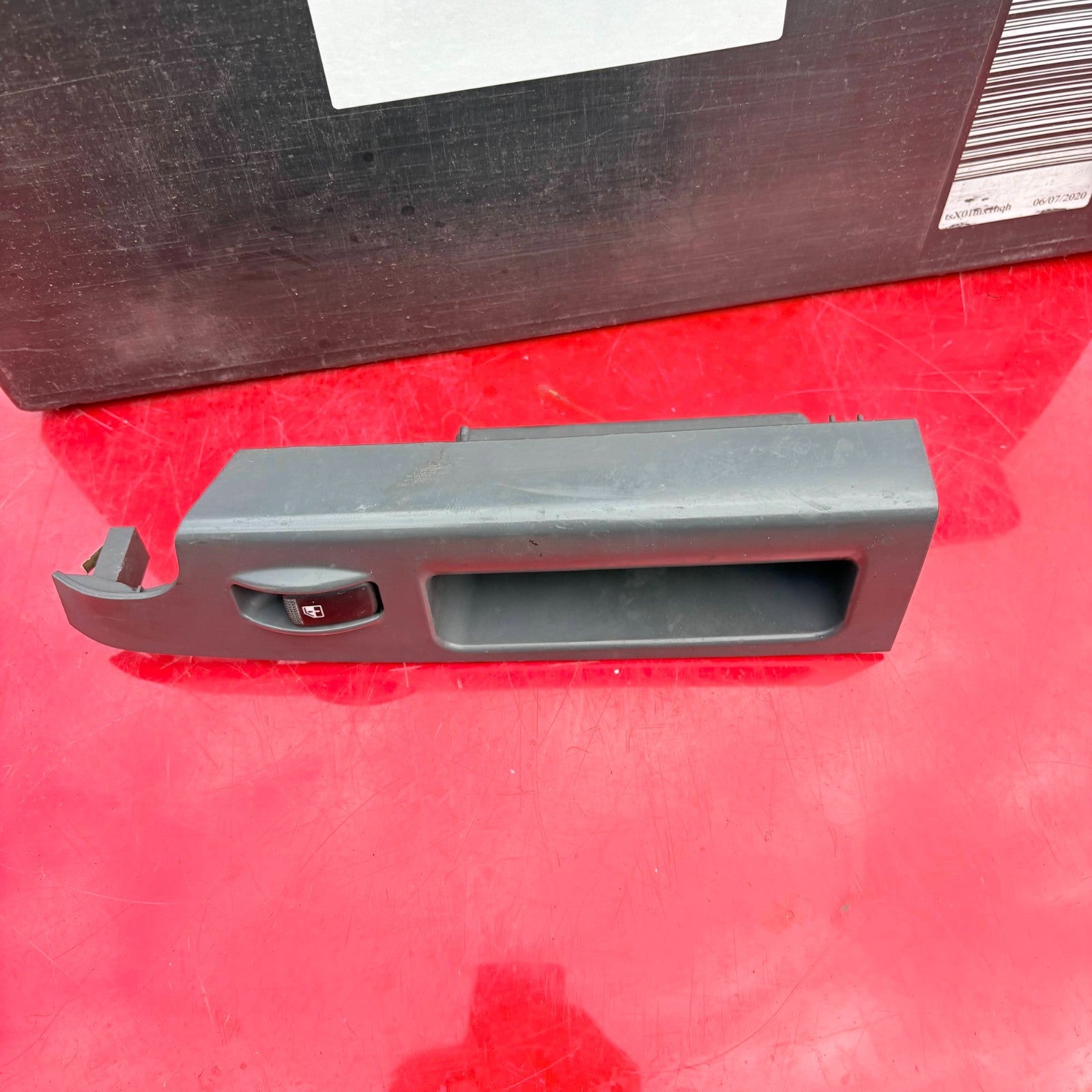 KIA SORENTO DOOR ELECTRIC WINDOW SWITCH LEFT REAR N/S/R 478520-1110