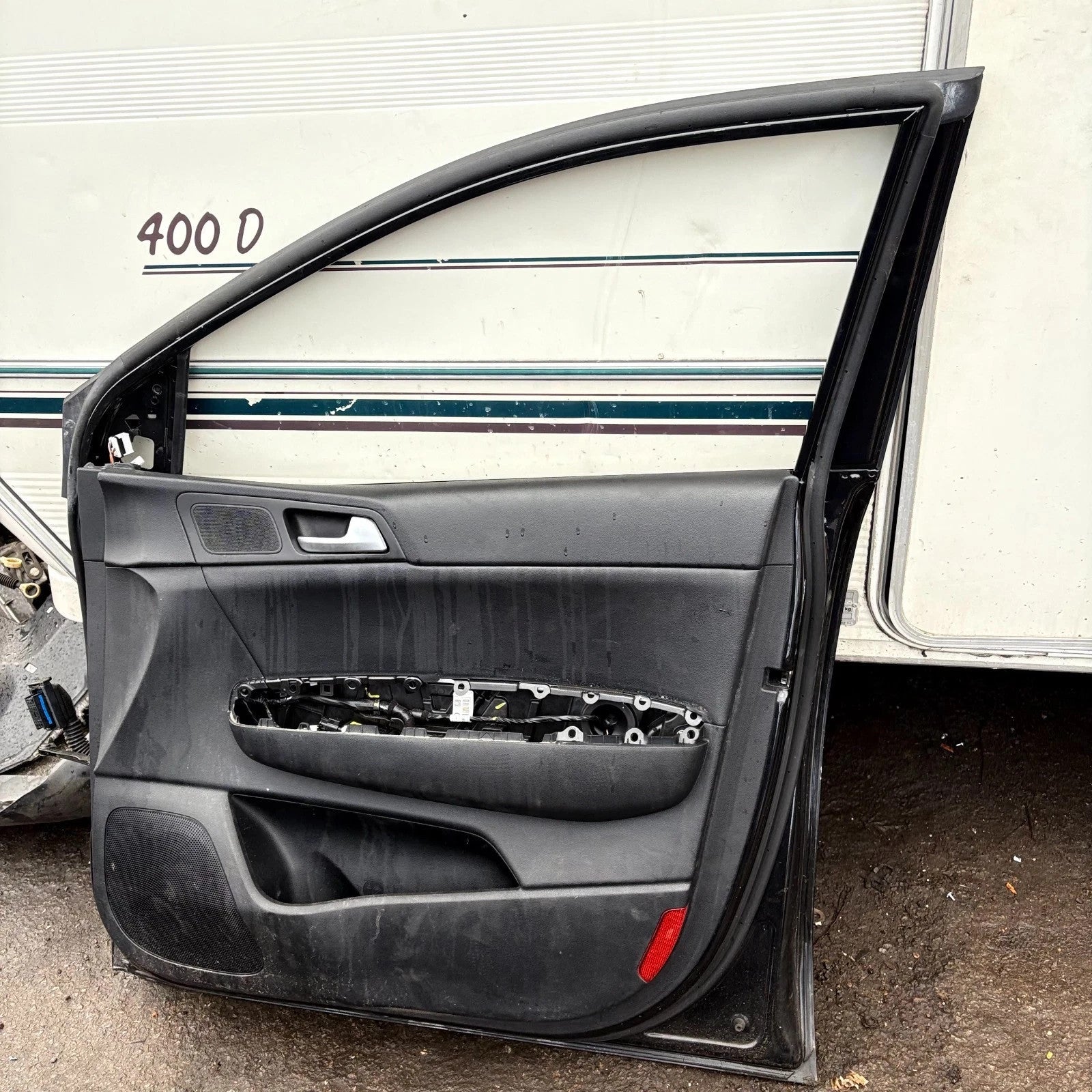 KIA SPORTAGE MK4 QL 16-21 5DR FRONT RIGHT DRIVER DOOR COMPLETE BLACK FREE P&P
