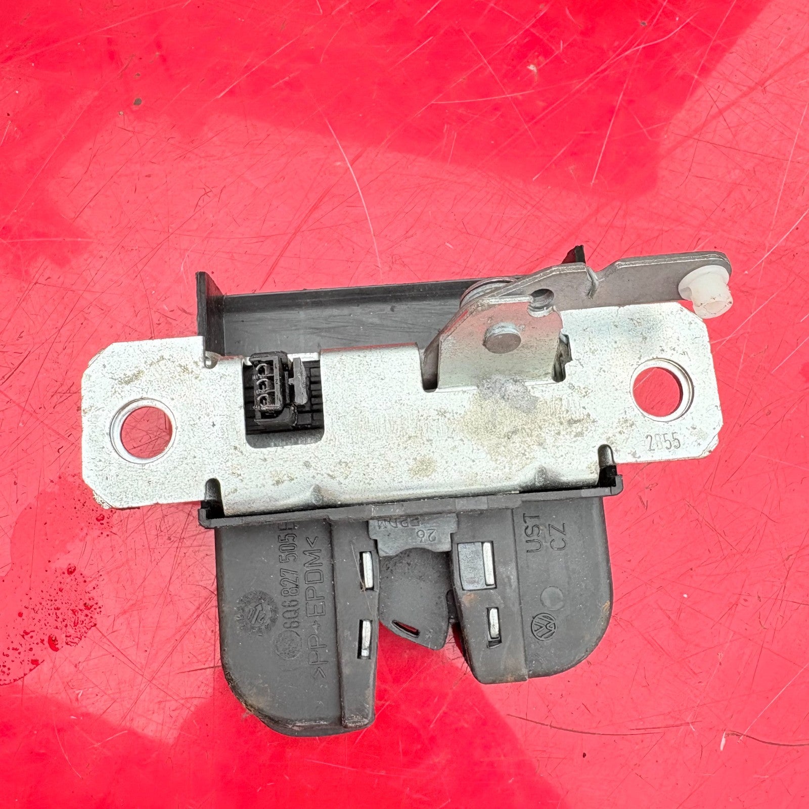 VW POLO 2003-2009 Tailgate Lock 6q6827505e