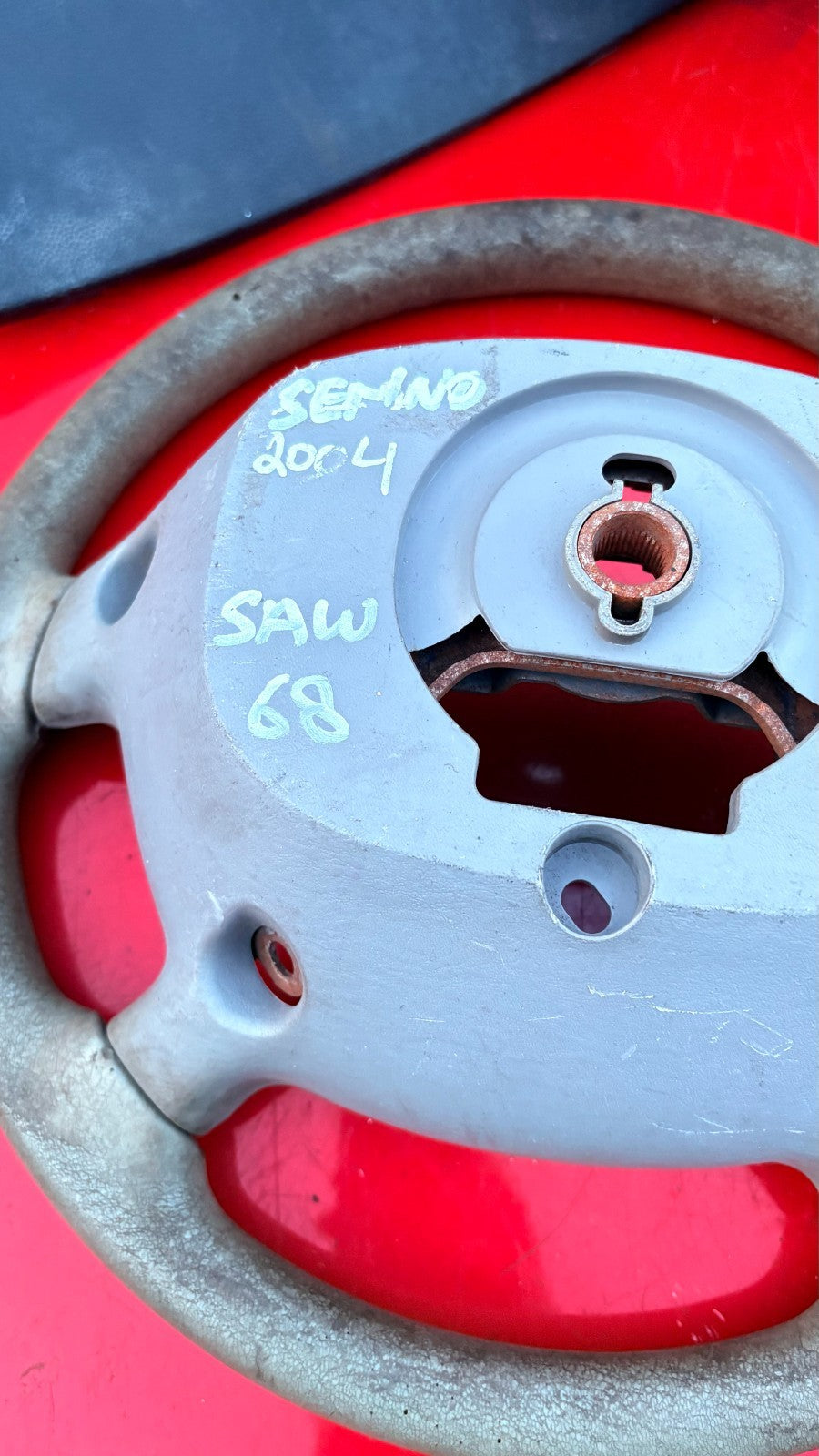 KIA SEDONA MK1 2004 4 SPOKE STEERING WHEEL