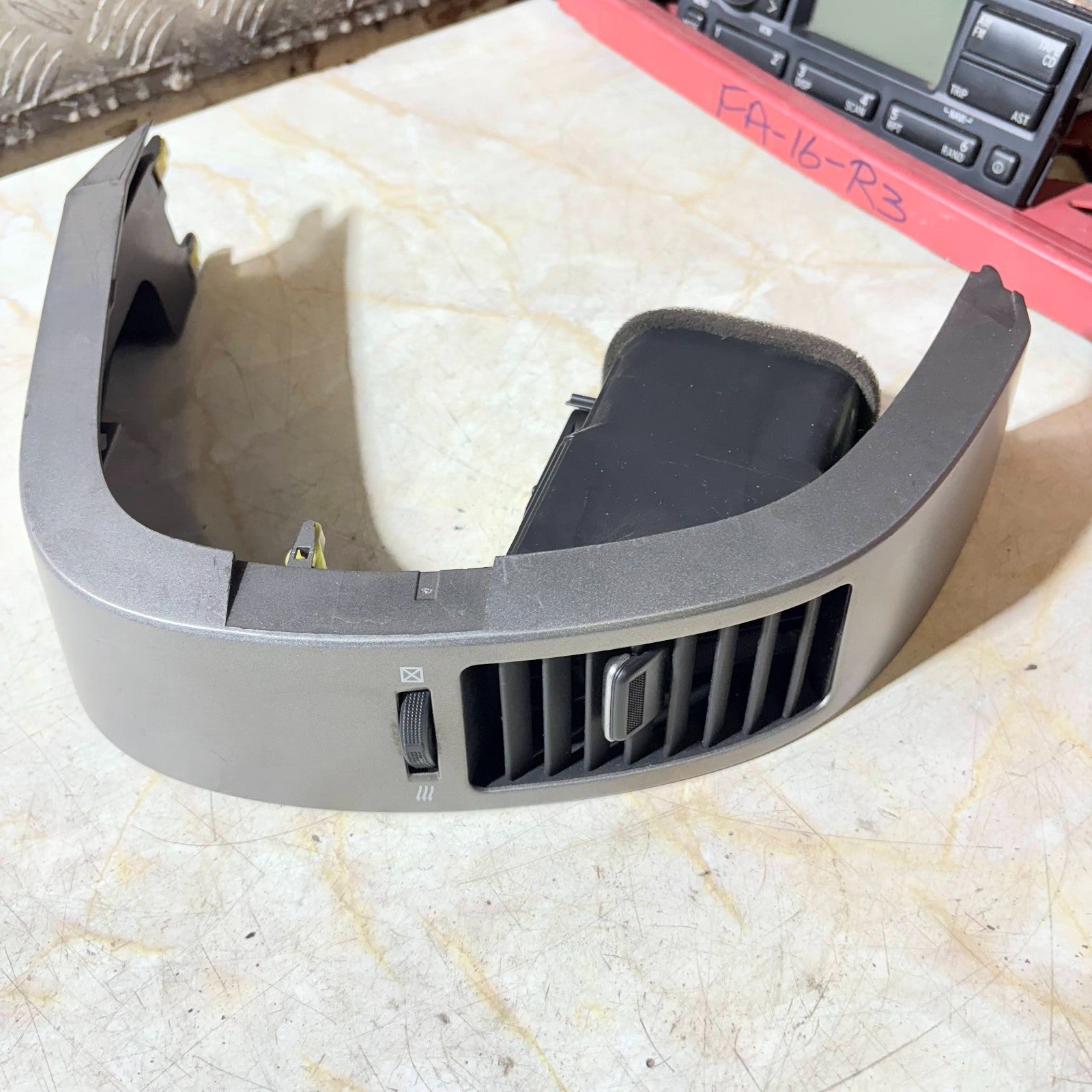 TOYOTA PRIUS DASHBOARD AIR VENT PASSENGER SIDE 1997-2003