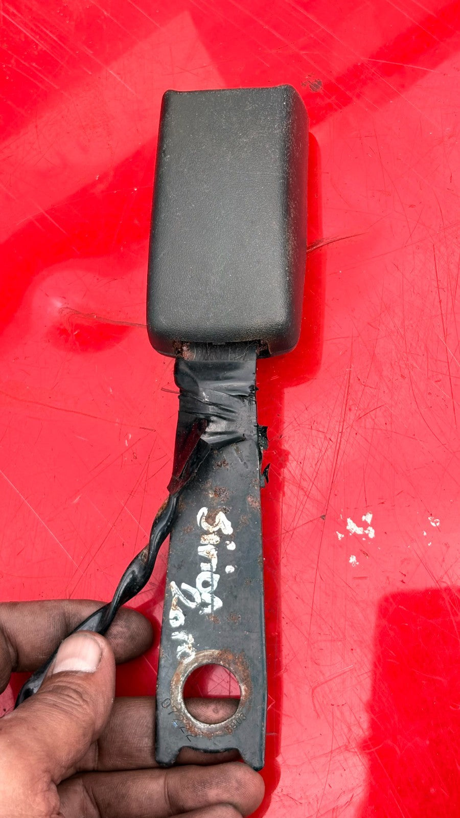 2010 Daihatsu Sirion Seat Belt Buckle Front Passenger Left Side E067902