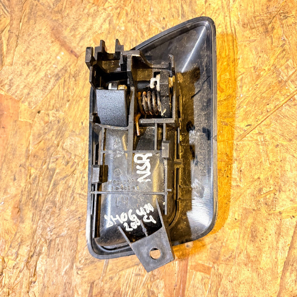 MITSUBISHI SHOGUN 2000-2005 INTERIOR DOOR HANDLE REAR LEFT SIDE MR393471 Inner