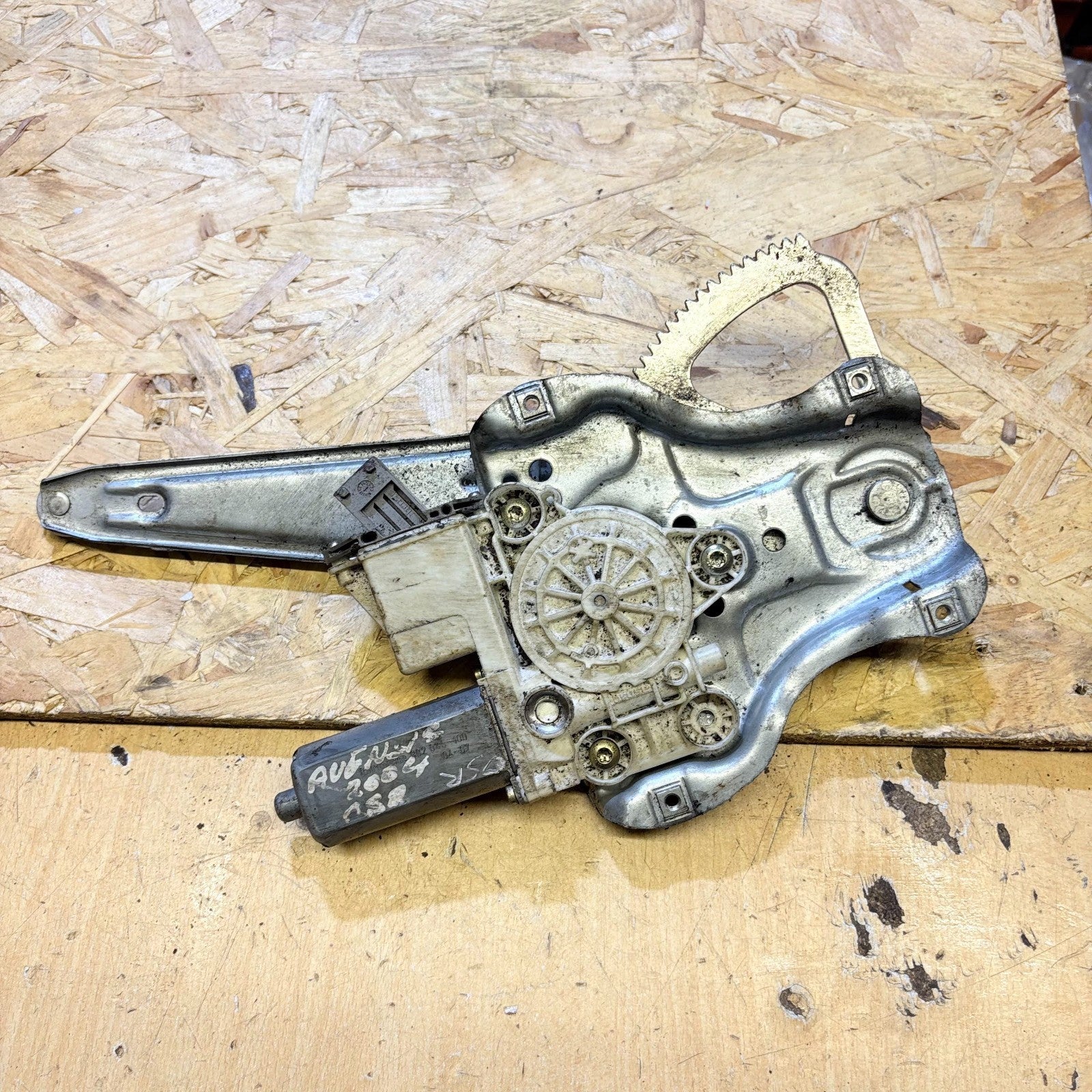 TOYOTA AVENSIS 1997-2004 WINDOW REGULATOR MOTOR REAR DRIVERSIDE 992045100