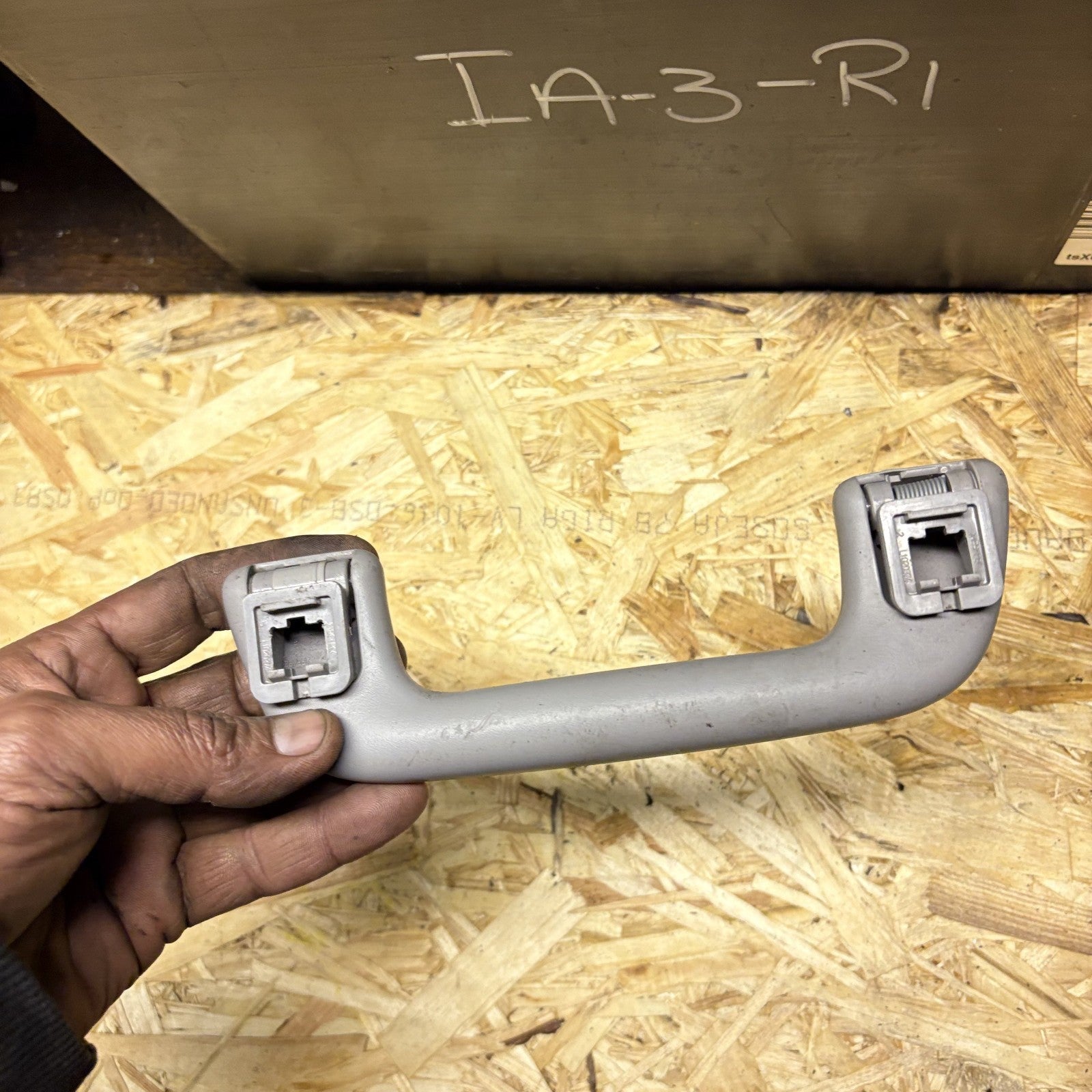 Toyota Verso Roof Handle Front Right L1020374