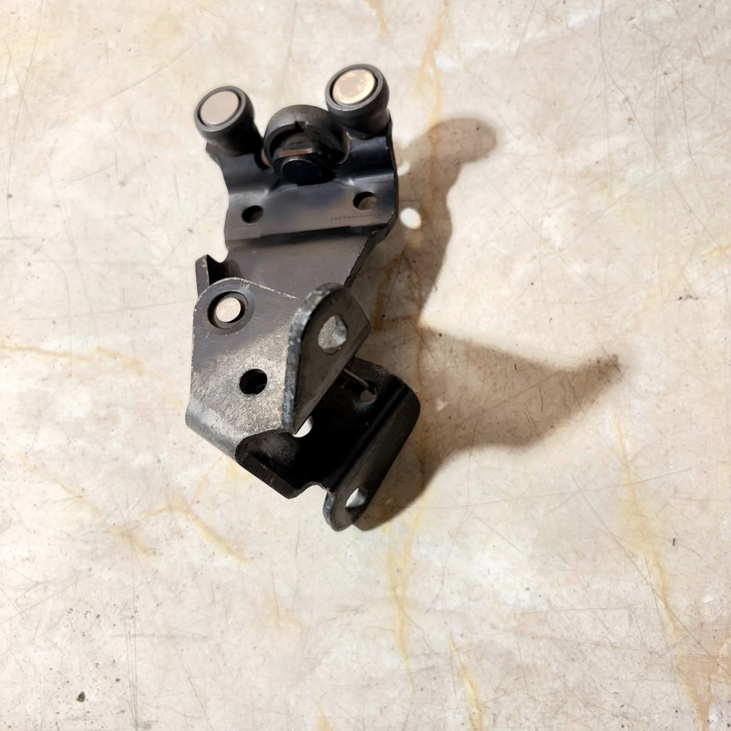 FIAT SCUDO SLIDING DOOR MIDDLE HINGE DRIVERS (O/S) MK1 FACELIFT (2000-2006)