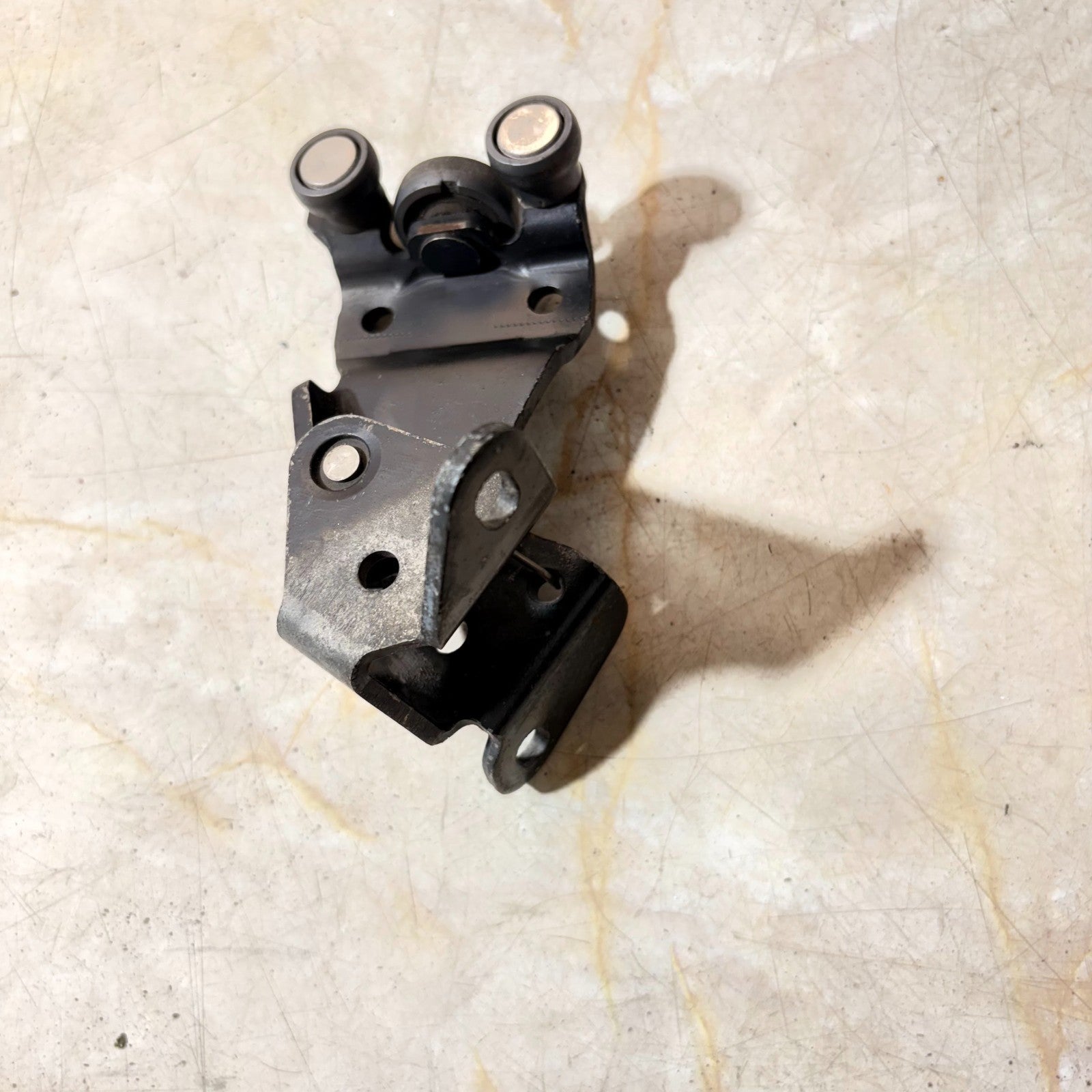 FIAT SCUDO SLIDING DOOR MIDDLE HINGE DRIVERS (O/S) MK1 FACELIFT (2000-2006)