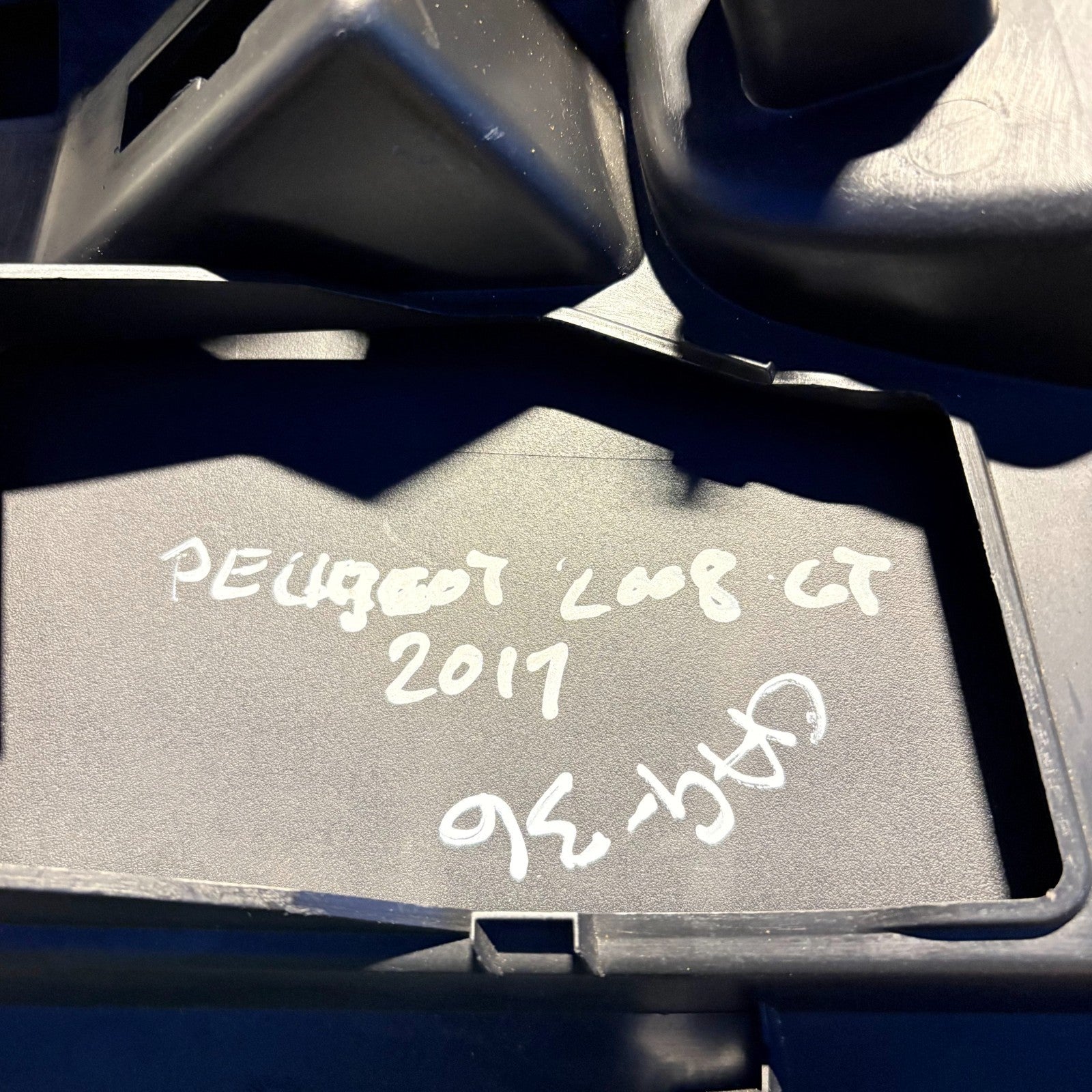 Peugeot 2008 GT 2017 RHD 5 Door Glove Box Glovebox Dash Storage Ref C76080L1