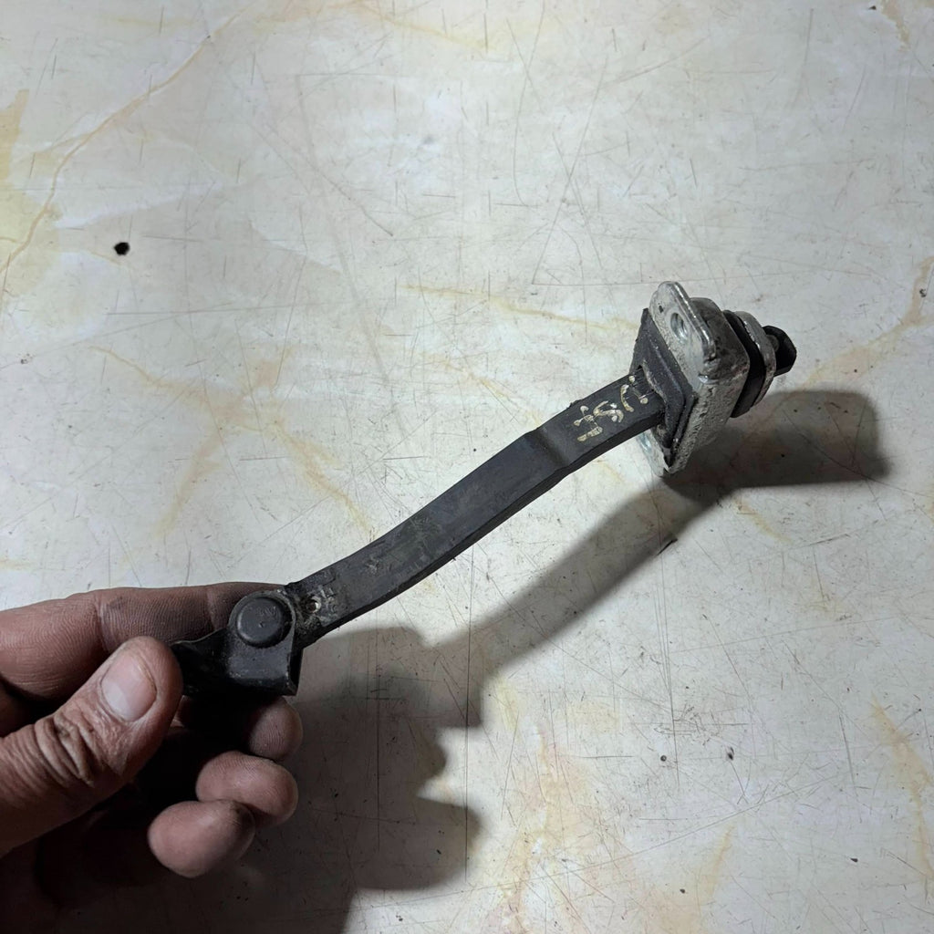 Vauxhall Antara 2007 Front Left Door Check (Strap)