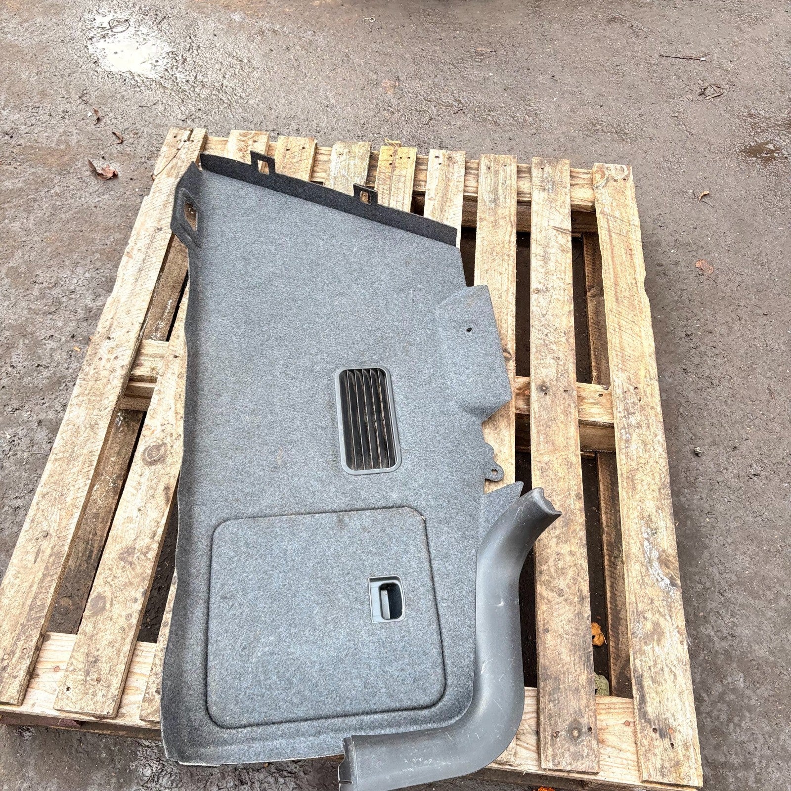 Audi A6 C6 4F 2005-2011 Rear Boot Side Trim Panel Access Hatch Vent