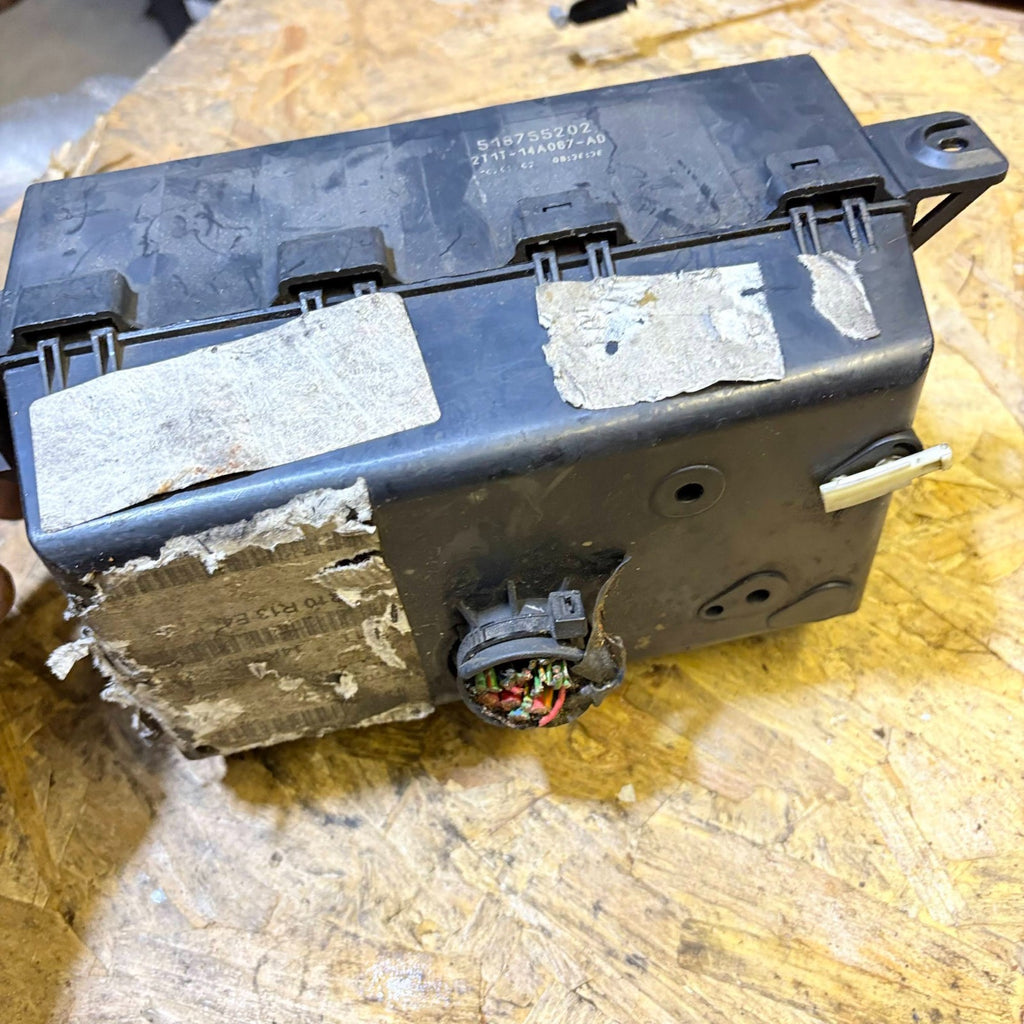 2004 FORD TRANSIT CONNECT FUSE BOX 518755202 2T1T-14A067-AD
