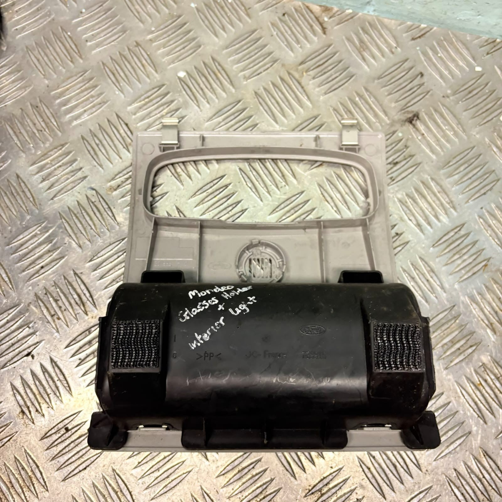 Ford Mondeo MK3 Overhead Console In Linen 1256693 Non Sunroof Models NOS