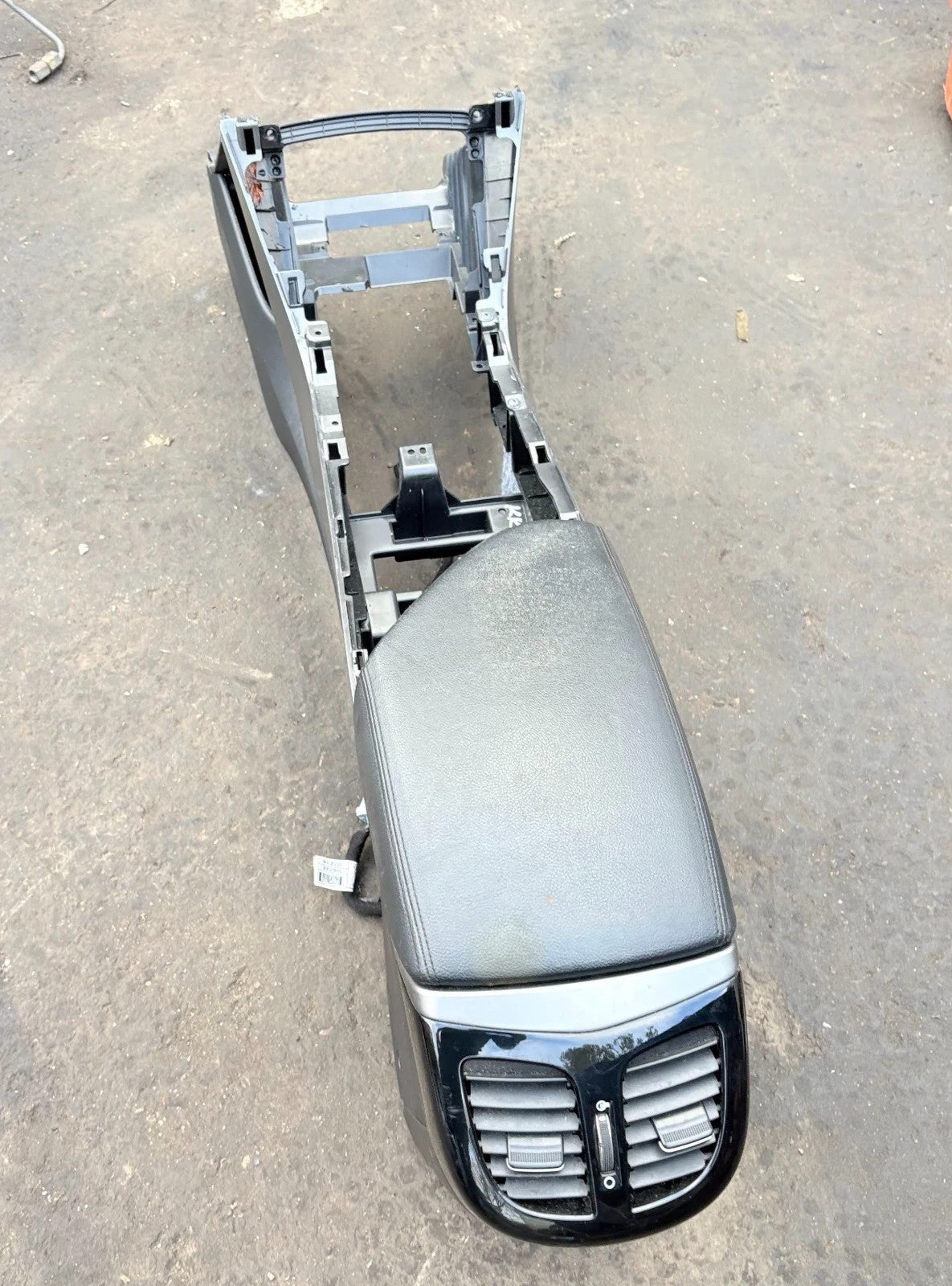 2017 HYUNDAI I40 MK1 CENTRE CONSOLE ARMREST TRIM 846013Z930