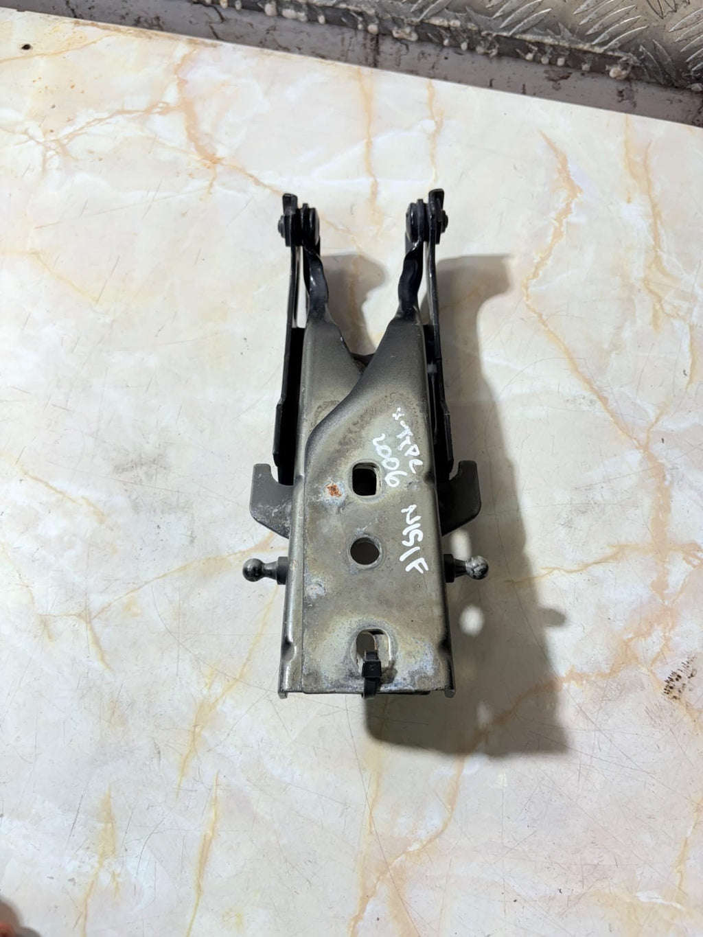 JAGUAR X-TYPE BONNET HINGE FRONT LEFT 1X43-16800-AH 2006