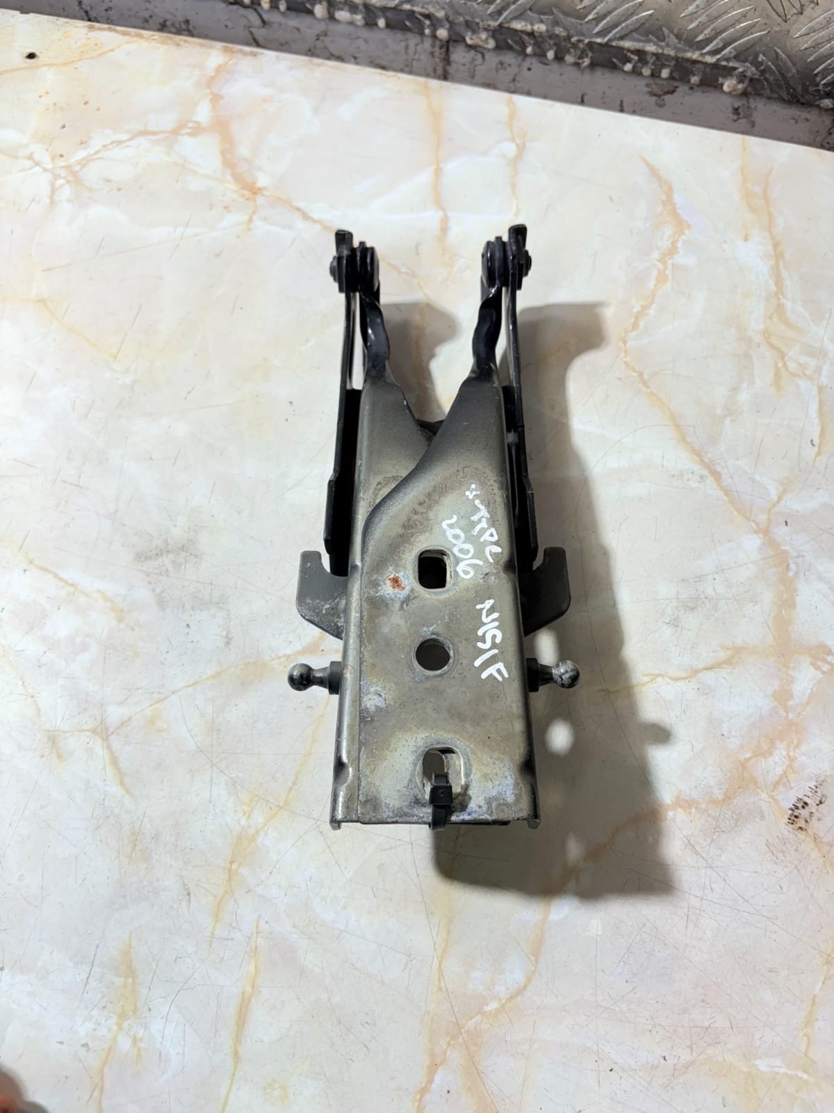 JAGUAR X-TYPE BONNET HINGE FRONT LEFT 1X43-16800-AH 2006