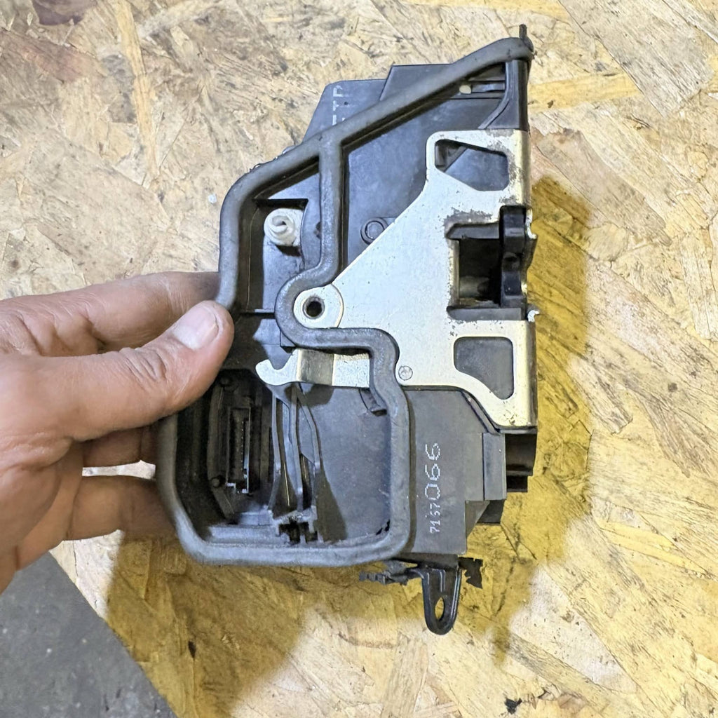 BMW 1 3 5 Series E60 E87 E90 Driver Front Door Latch Actuator Catch 7167066 2005