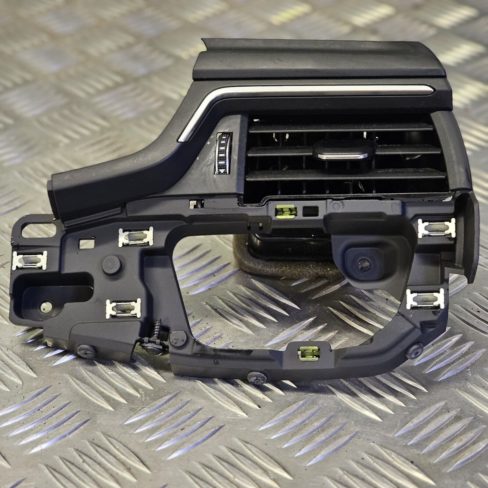 Audi A4 8W B9 OS Right Dashboard Air Vent 8W2820902B
