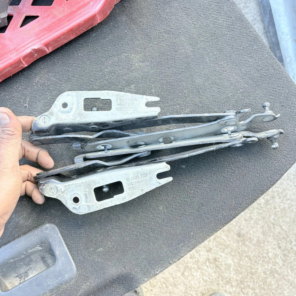 Audi A4 B6/B7 2002-08 Seat Exeo 2009-14 Rear Boot Lid Hinge Pair 8E5827301G/302G