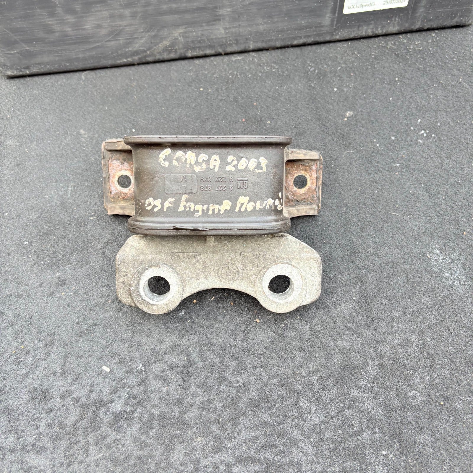 2003 VAUXHALL CORSA DRIVER SIDE LEFT Front Engine Mount 9 227 878