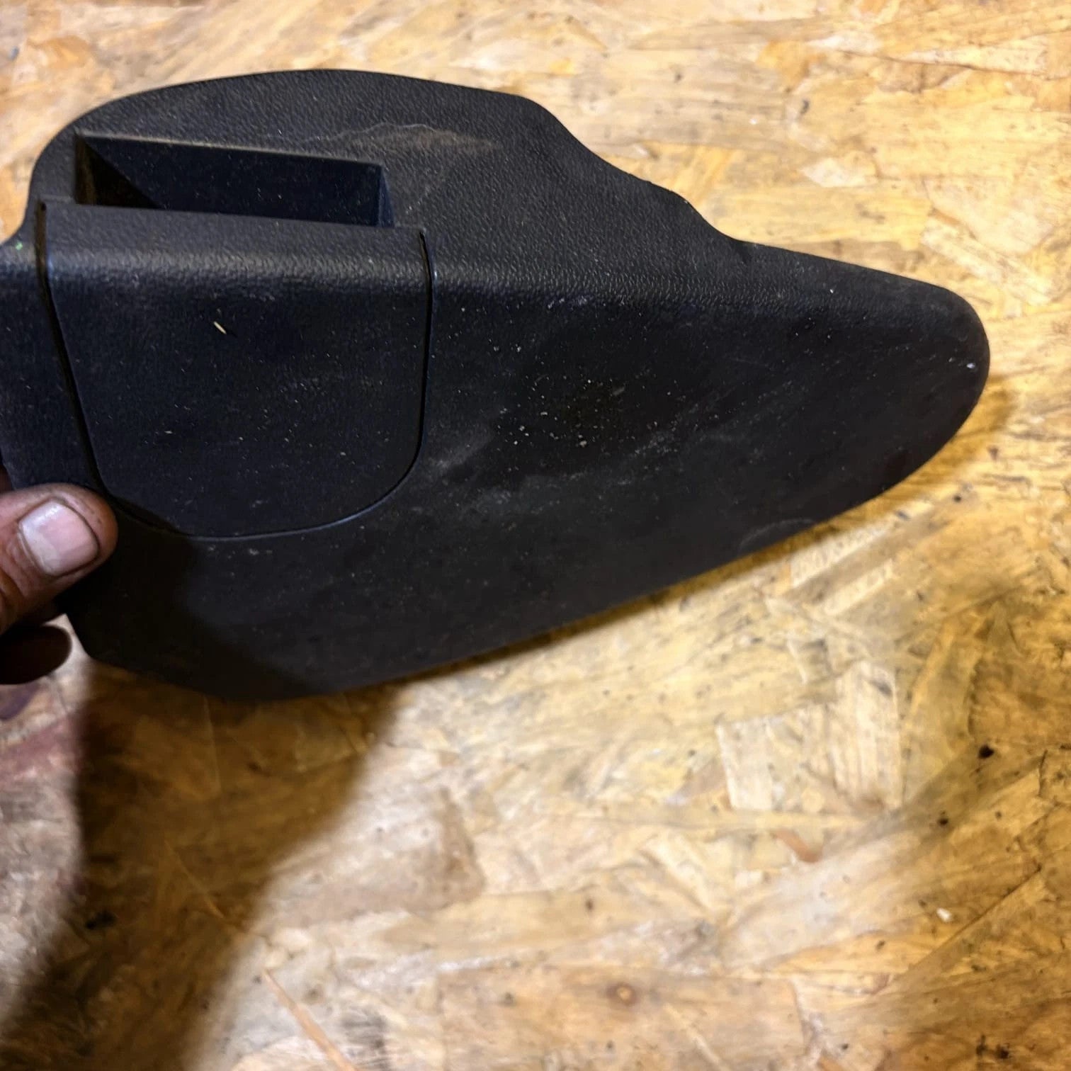 Mercedes E class W211 FRONT LEFT SEAT BELT COVER TRIM a2119184336