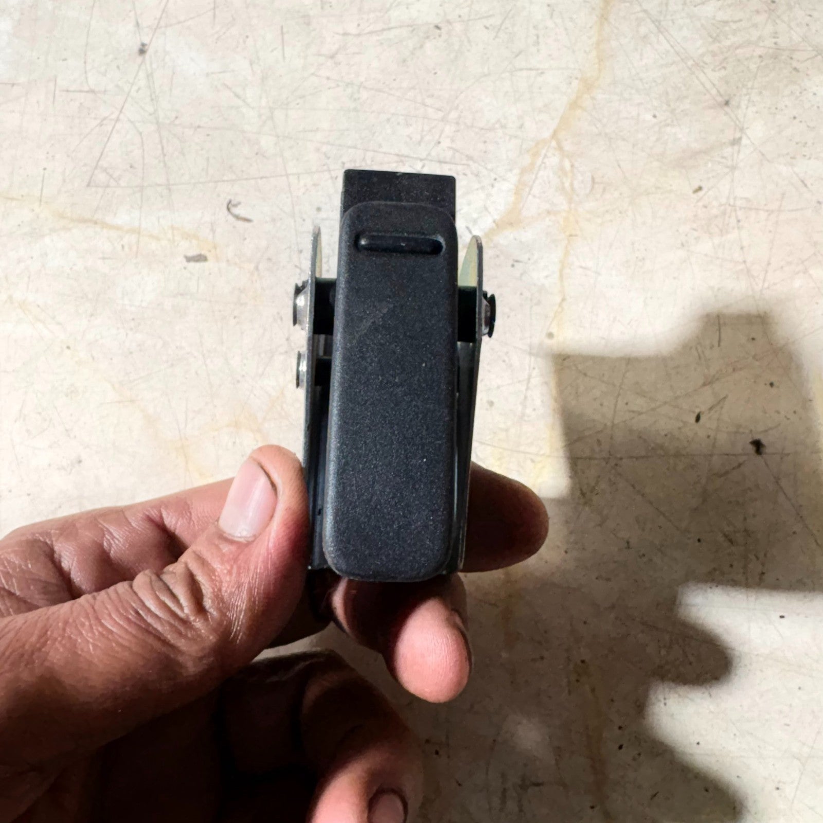 SKODA OCTAVIA YETI BOOT TIE HOOK 1Z9867615D