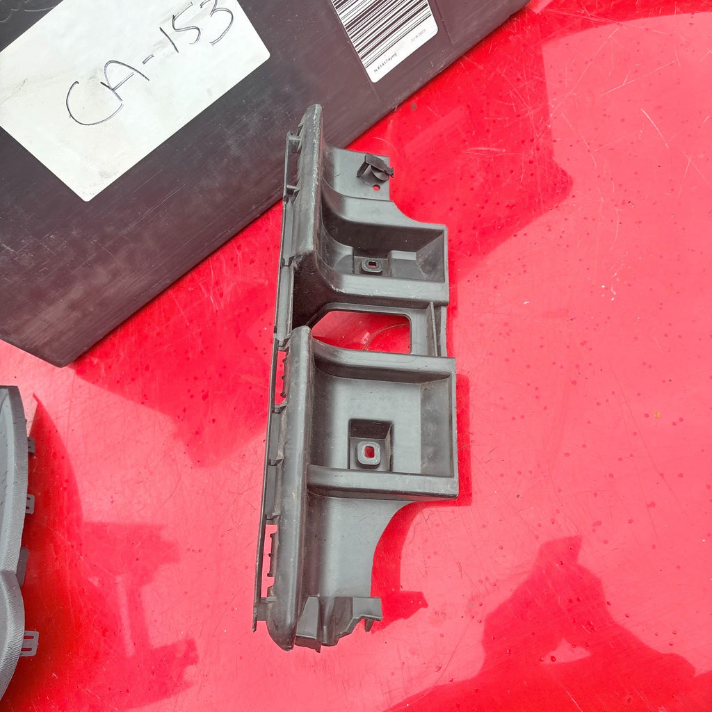 VOLVO Passenger Side Rear Left BUMPER BRACKET 30657218