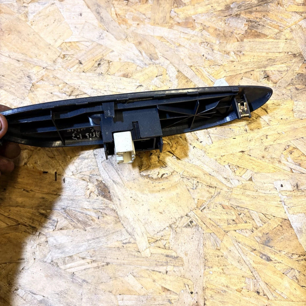 Toyota Yaris 848100D010 CONTROL SWITCH WINDOW REGULATOR PASSENGER FRONT DOOR