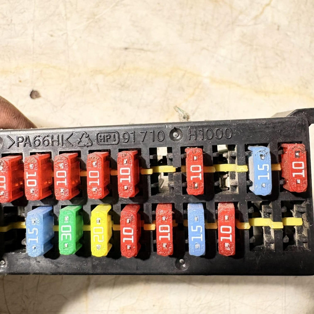 HYUNDAI TERRACAN (HP) FUSE HOLDER BODY CONTROL UNIT COD: 91710H1000