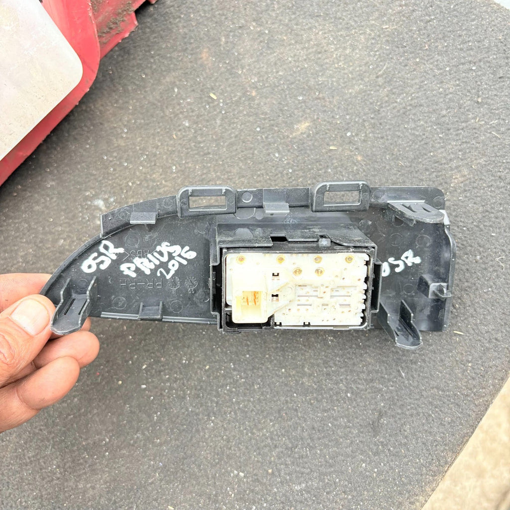 2009-2015 TOYOTA PRIUS 1.8 HYBRID DRIVER SIDE RIGHT REAR WINDOW CONTROL SWITCH
