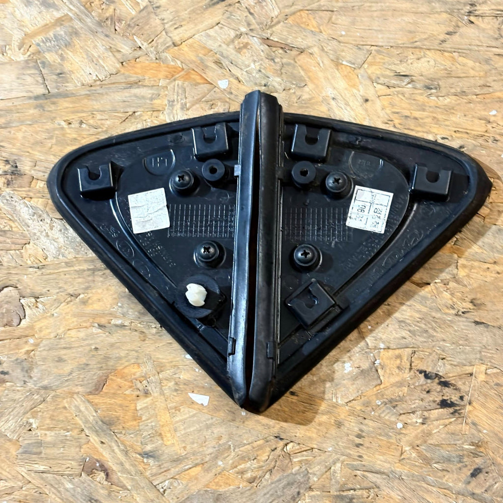 Kia Sportage Mk4 QL 2016-2021 Wing Mirror Triangle Trim 86180-D9000