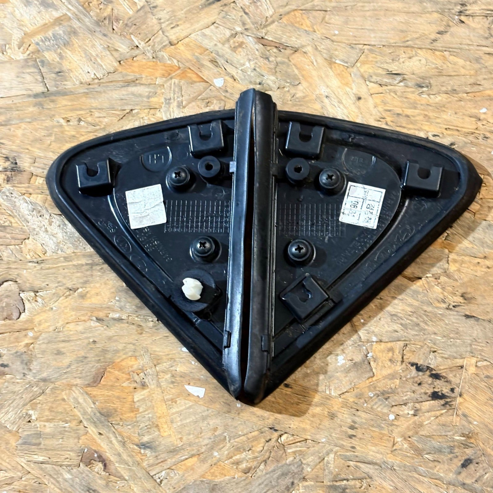 Kia Sportage Mk4 QL 2016-2021 Wing Mirror Triangle Trim 86180-D9000