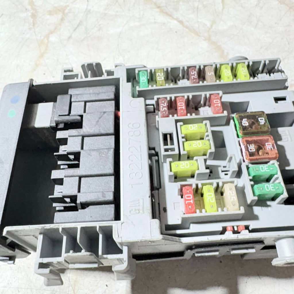 Vauxhall Astra J Mk6 2009-2018 Dashboard Fuse Box Relay Module 13222786