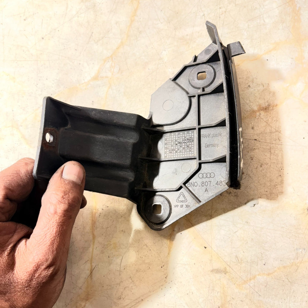 Audi TT 8N Mk1 Rear NS Left Bumper Mount Guide Bracket 8N0807483A