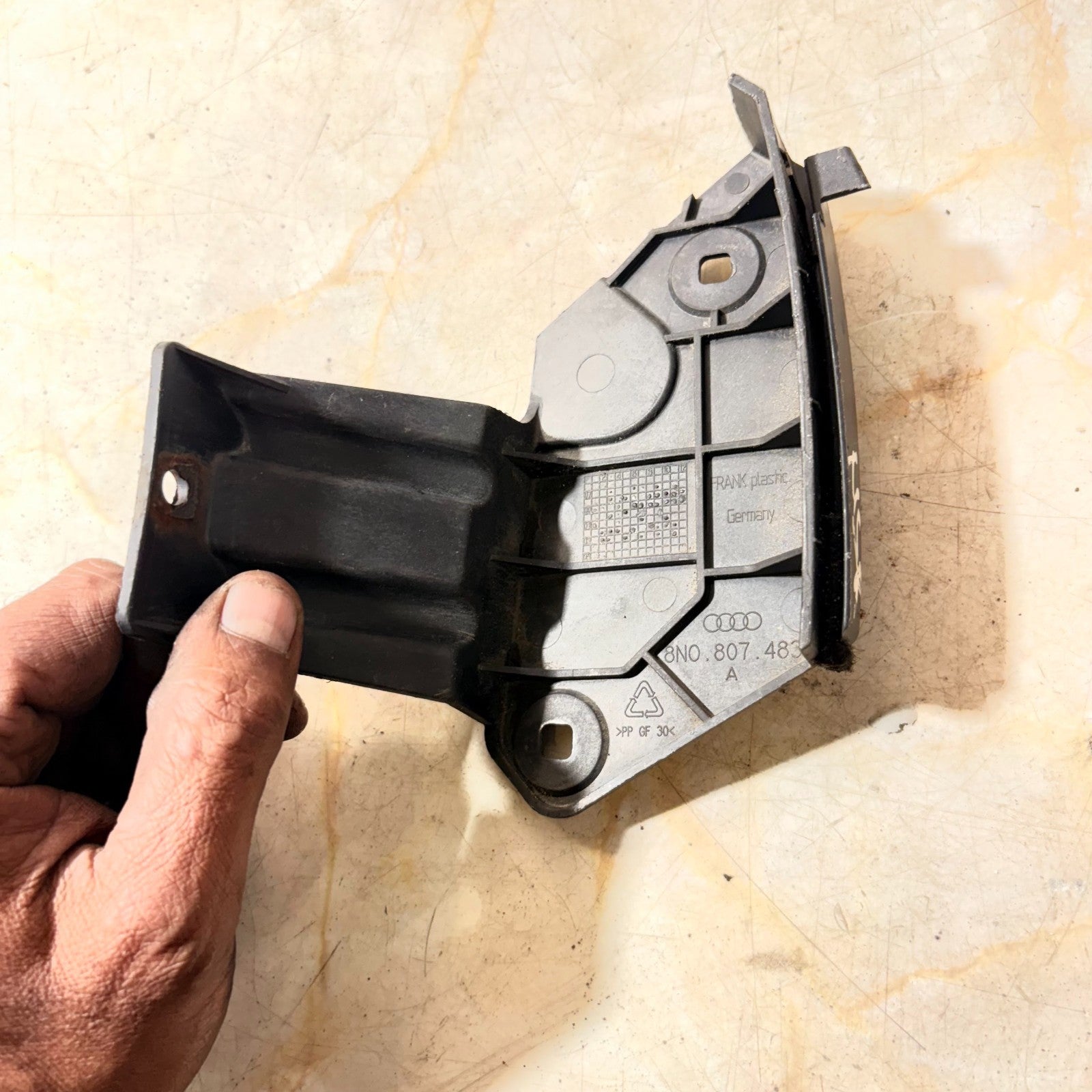 Audi TT 8N Mk1 Rear NS Left Bumper Mount Guide Bracket 8N0807483A