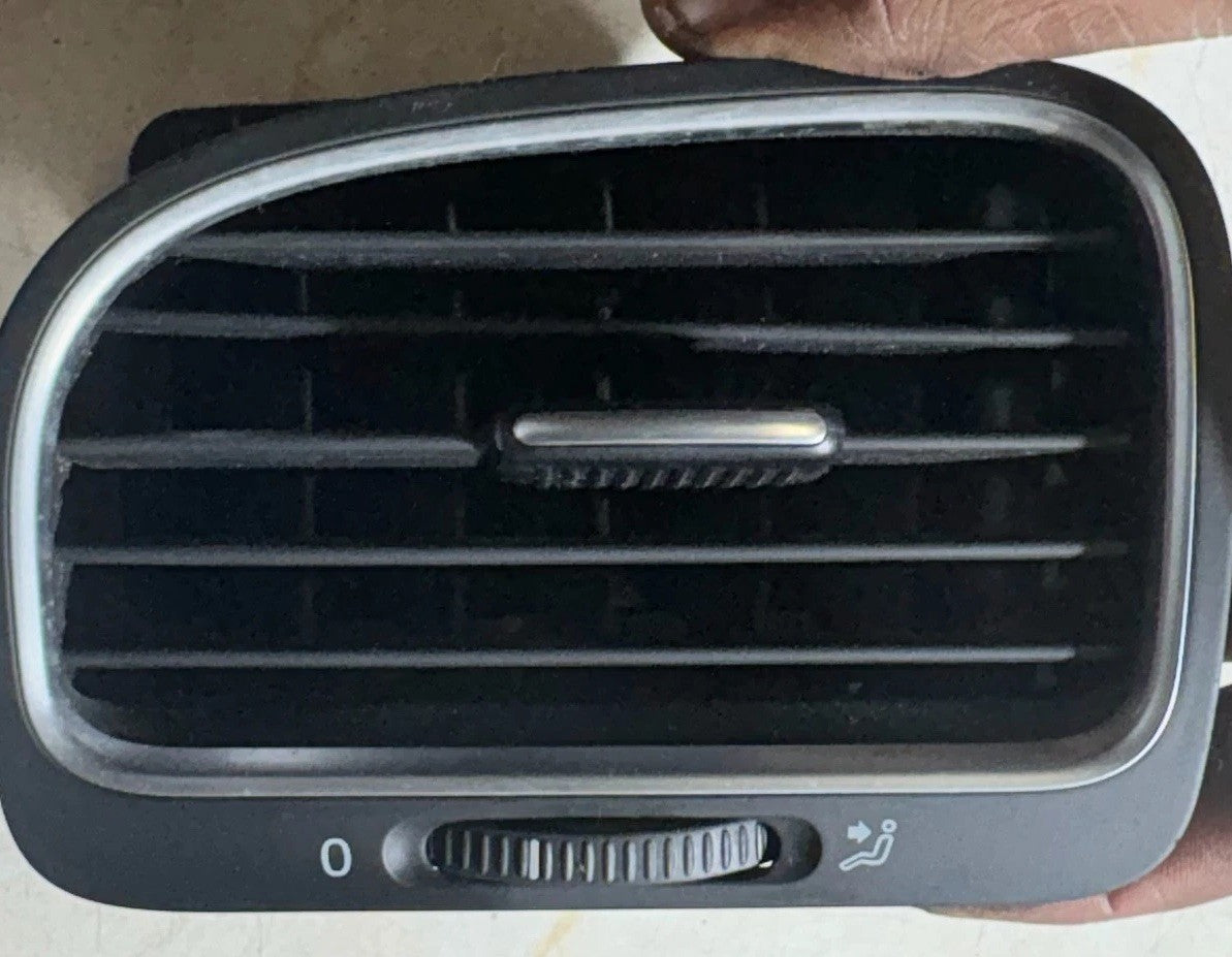 2008-2012 VW GOLF MK6 N/S PASSENGER SIDE AIR VENT DASH VENT 5K0 819 709
