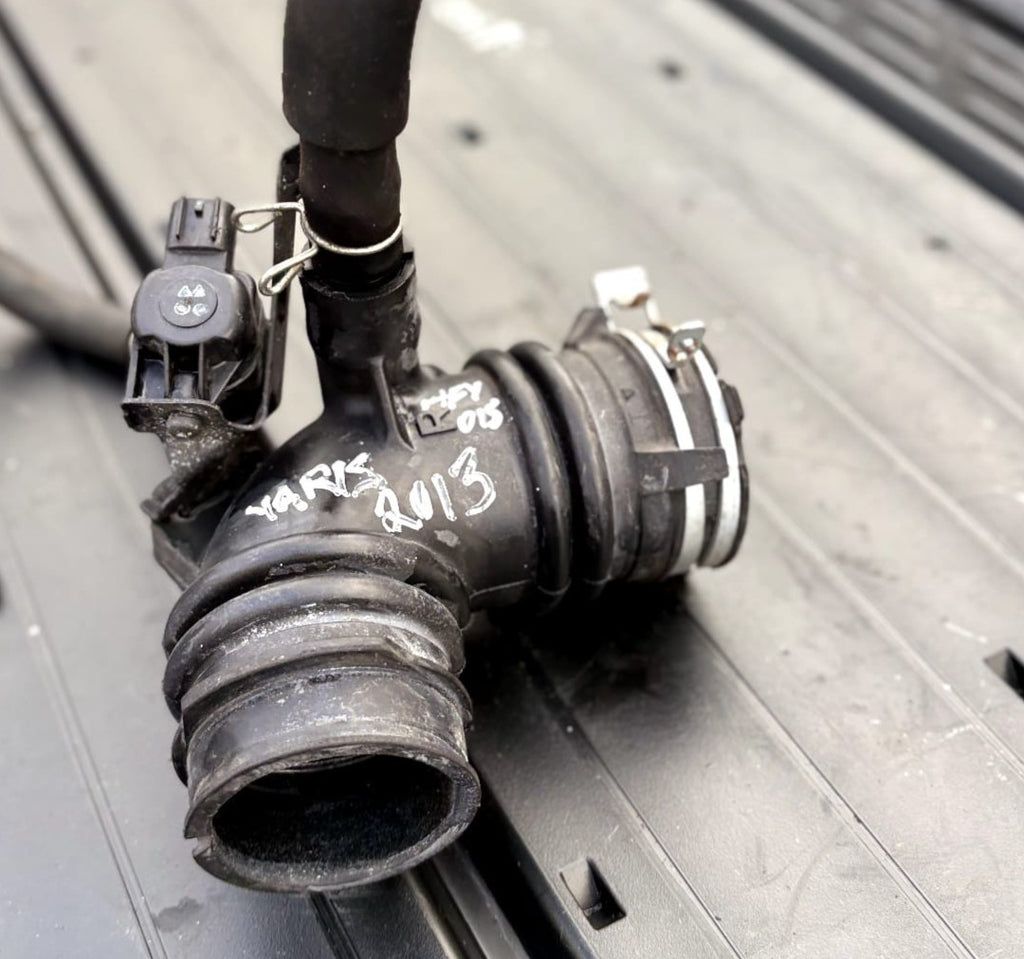 TOYOTA YARIS MK3 XP13 11-14 1.0 PETROL AIR CLEANER INTAKE HOSE PIPE 17880-0Y030