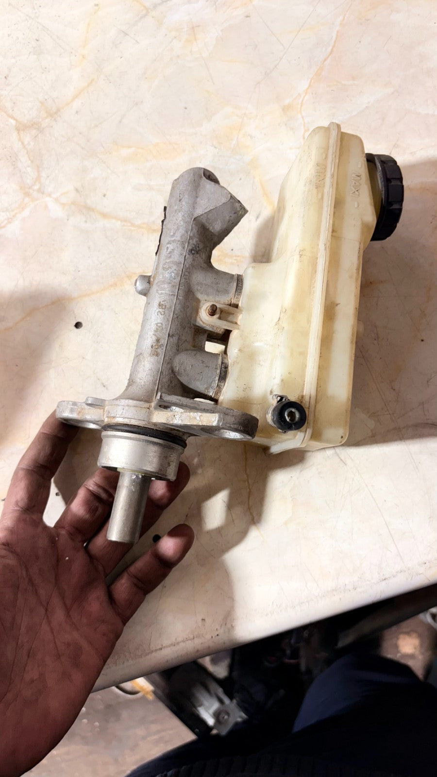 Renault Megane 2004 Brake Master Cylinder Reservoir 320671112