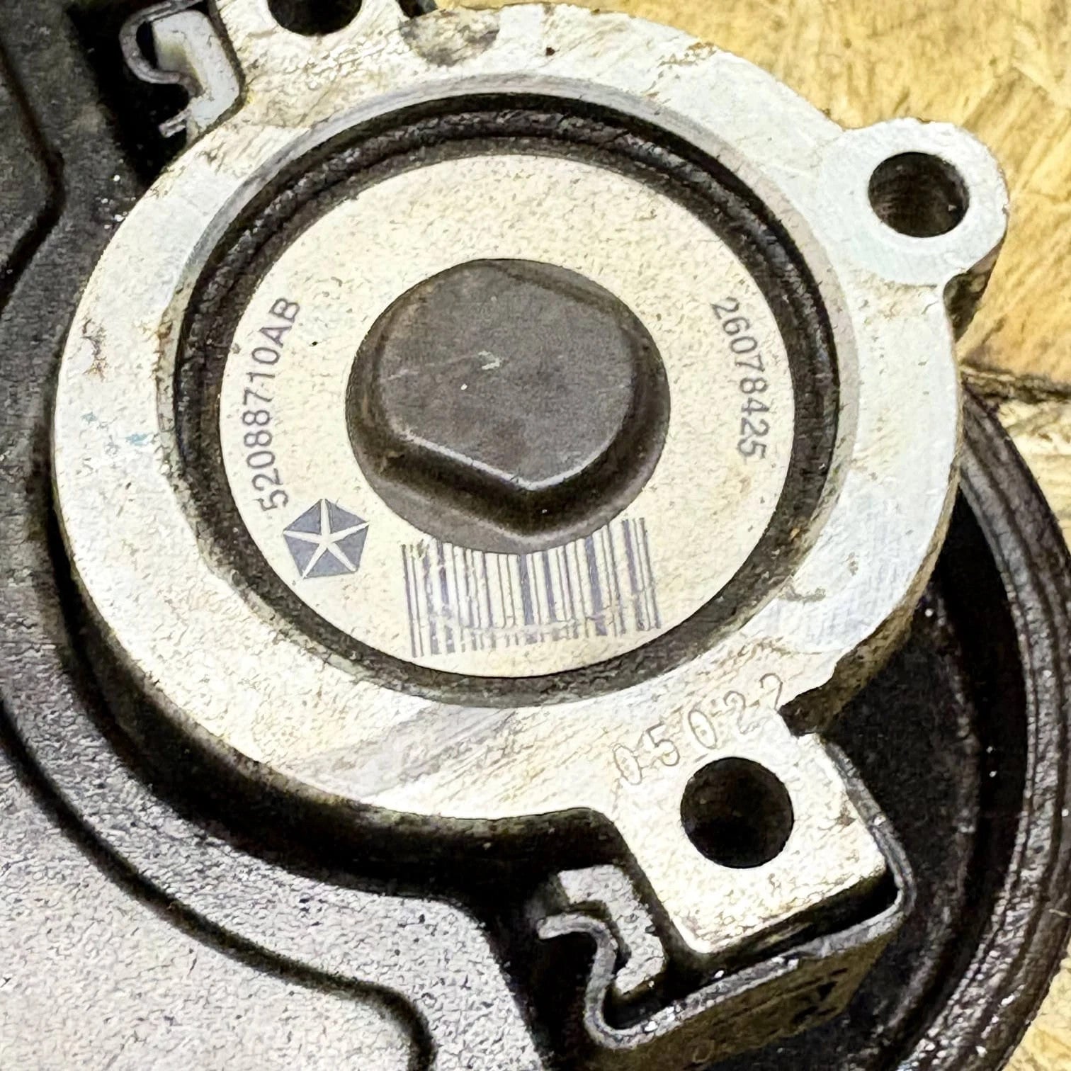 Jeep Cherokee/Liberty KJ 2003 3.7 V6 Power Steering Pump + Reservoir 52088710AB