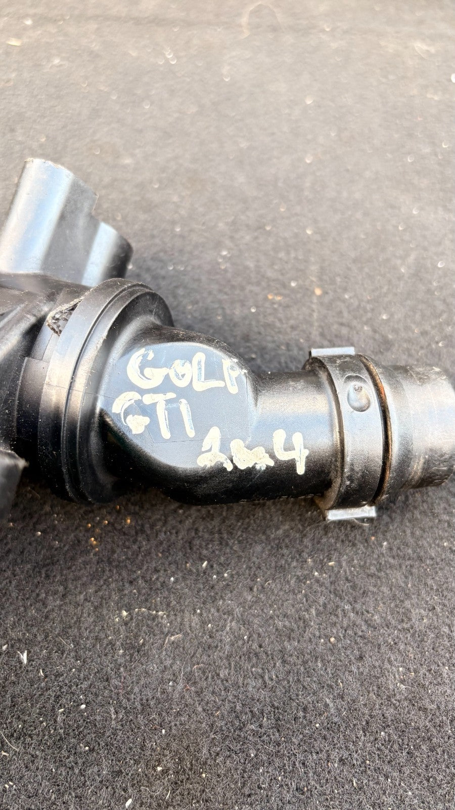 VW GOLF GTI 2004 Coolant Regulator Thermostat Housing 06F121111
