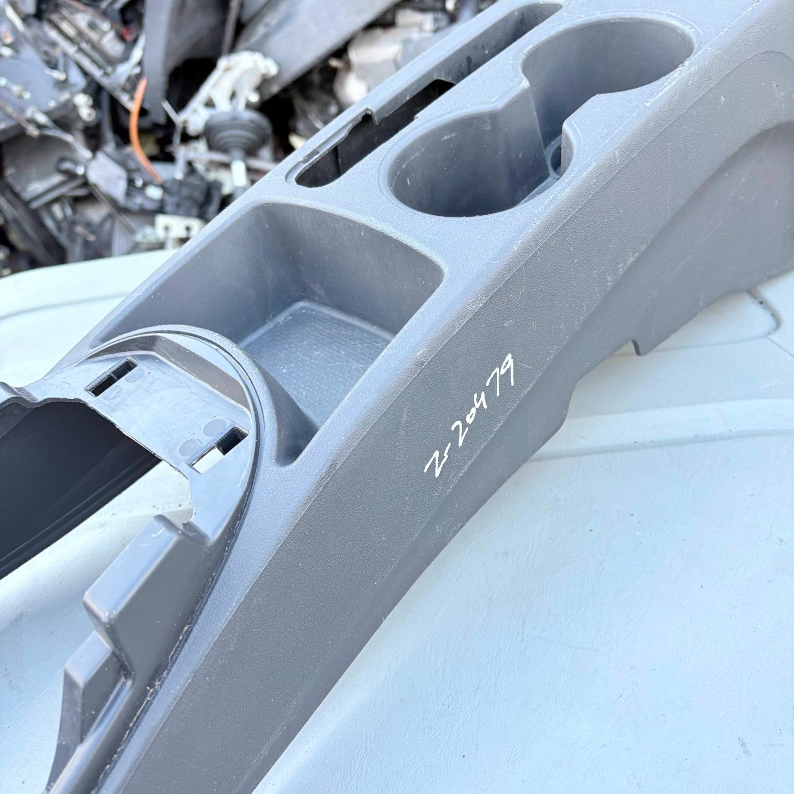 HYUNDAI I20 PB 2008-2014 CENTER CONSOLE CUP HOLDER ARM REST TRIM PANEL
