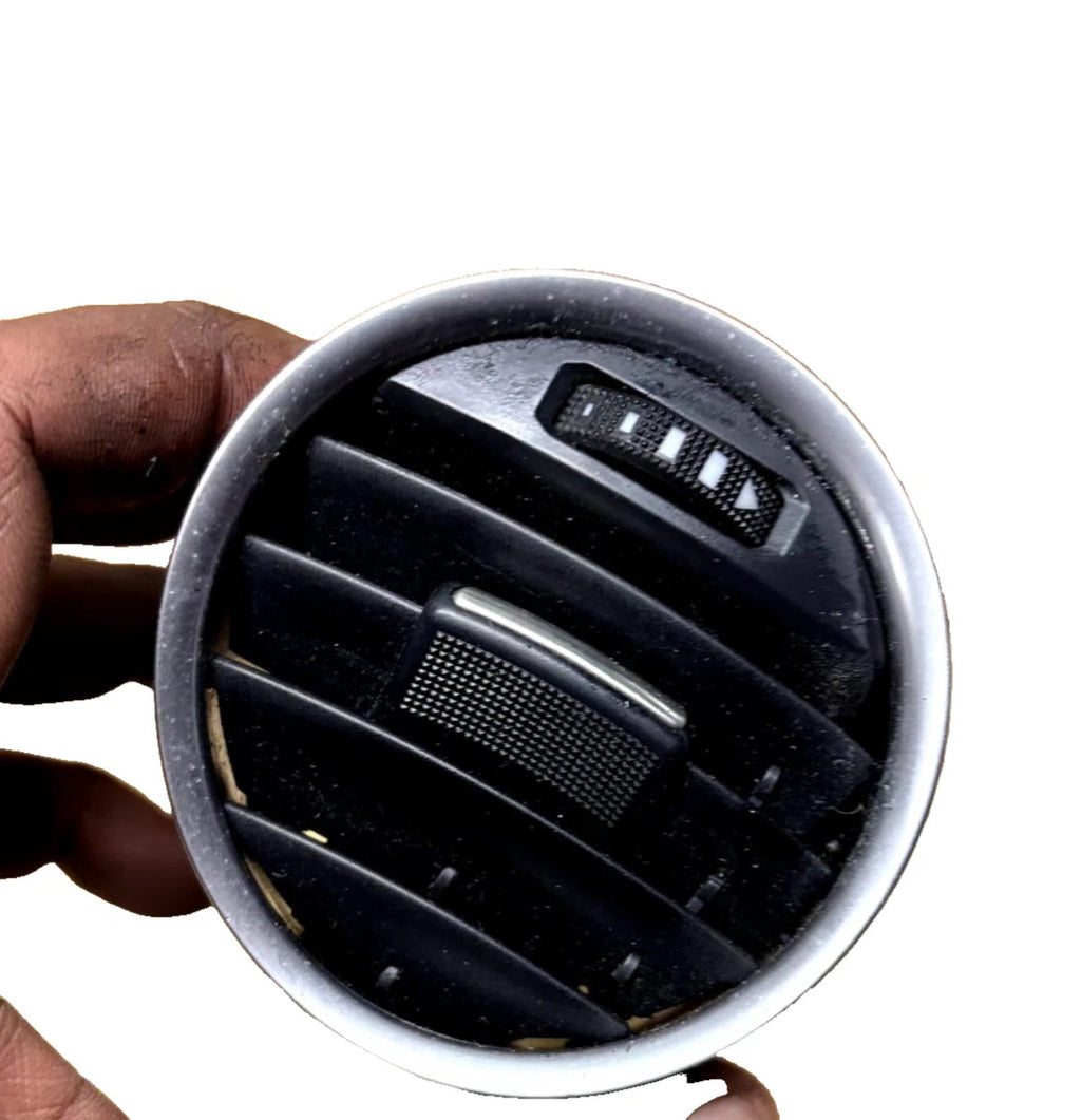 SEAT Exeo / Exeo ST 2009-2013 Dashboard Centre Air Vent Nozzle Grille 8H0820951