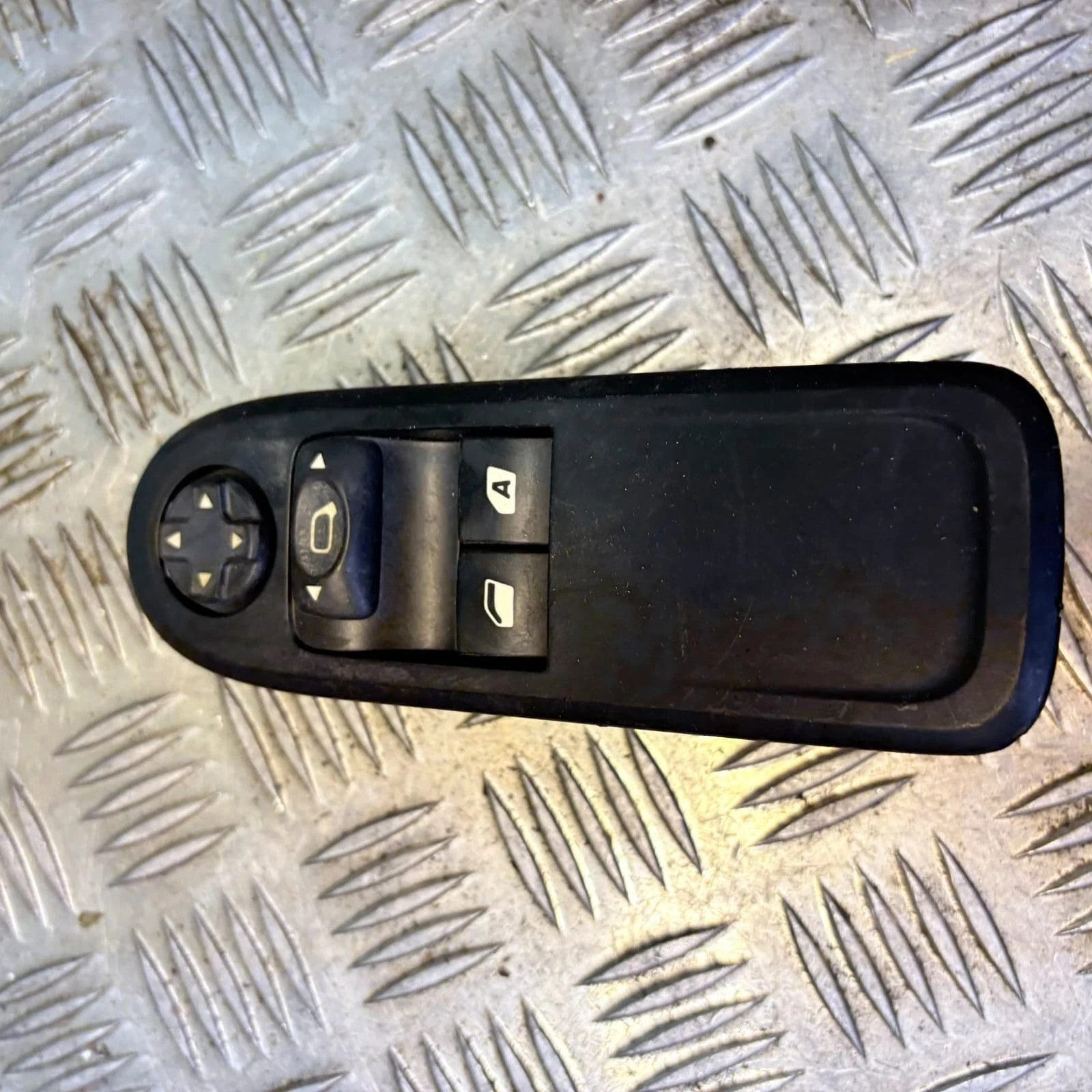 Citroen C3 2009-2016 Front Right RHD Driver Window Mirror Switch 96637529XT