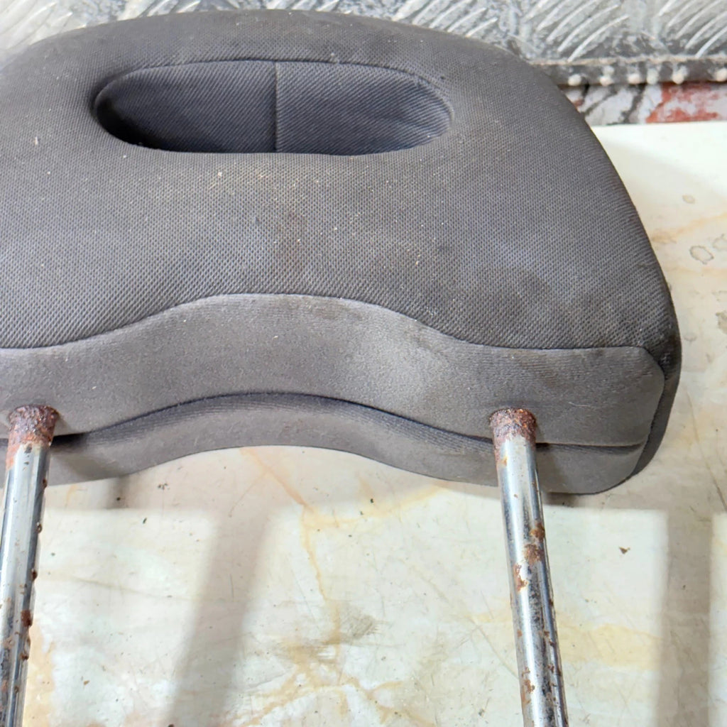 NISSAN X-TRAIL T30 FRONT HEADREST FITS EITHER DRIVERS OR PASSENGER