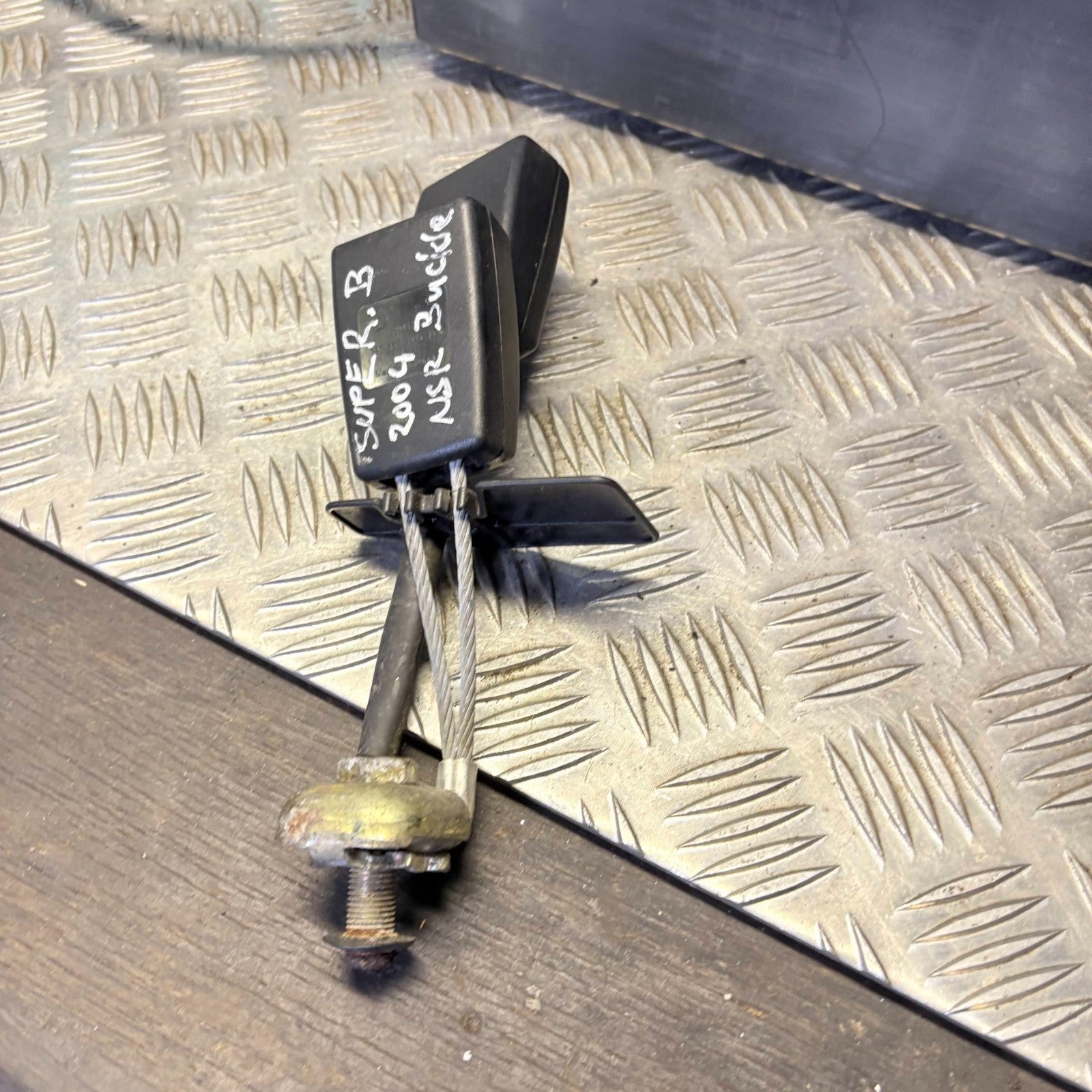 Skoda Superb Mk1 3U 2002-2008 Rear Left Double Seatbelt Buckle Stalk 3B0857739C