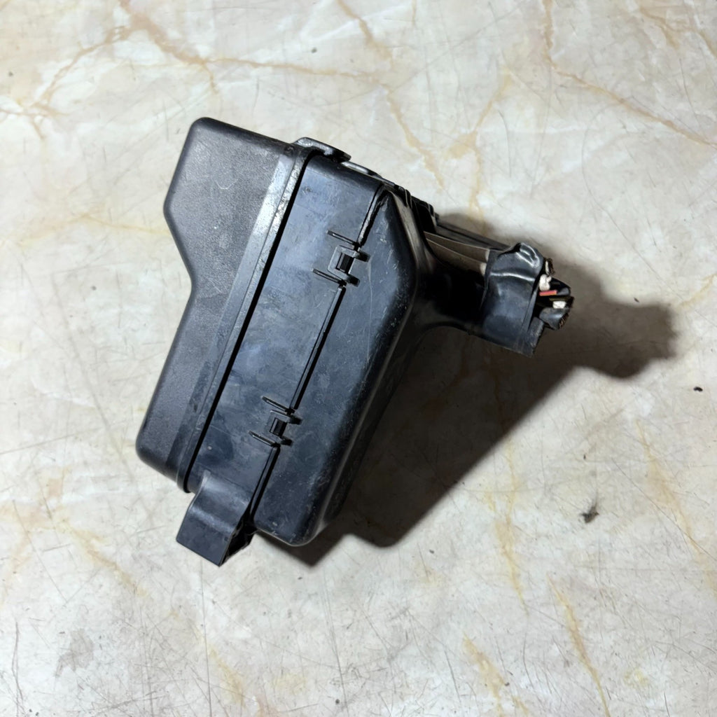 Toyota Corolla 2004 Engine Bay Fuse & Relay Box Under Bonnet Junction Block